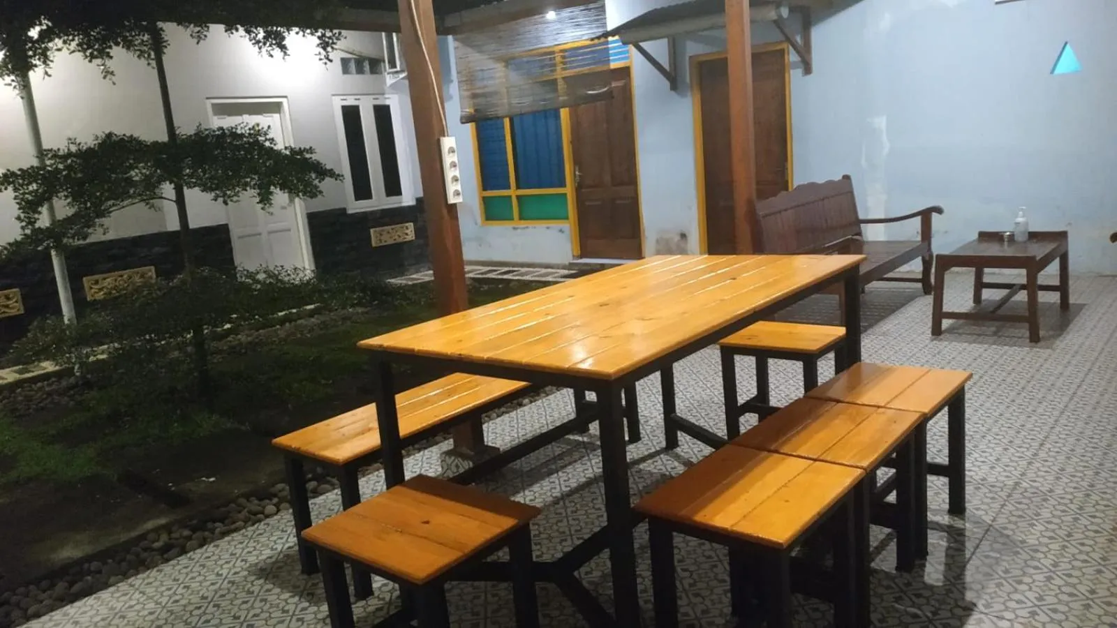 Seating area in Genthong Homestay