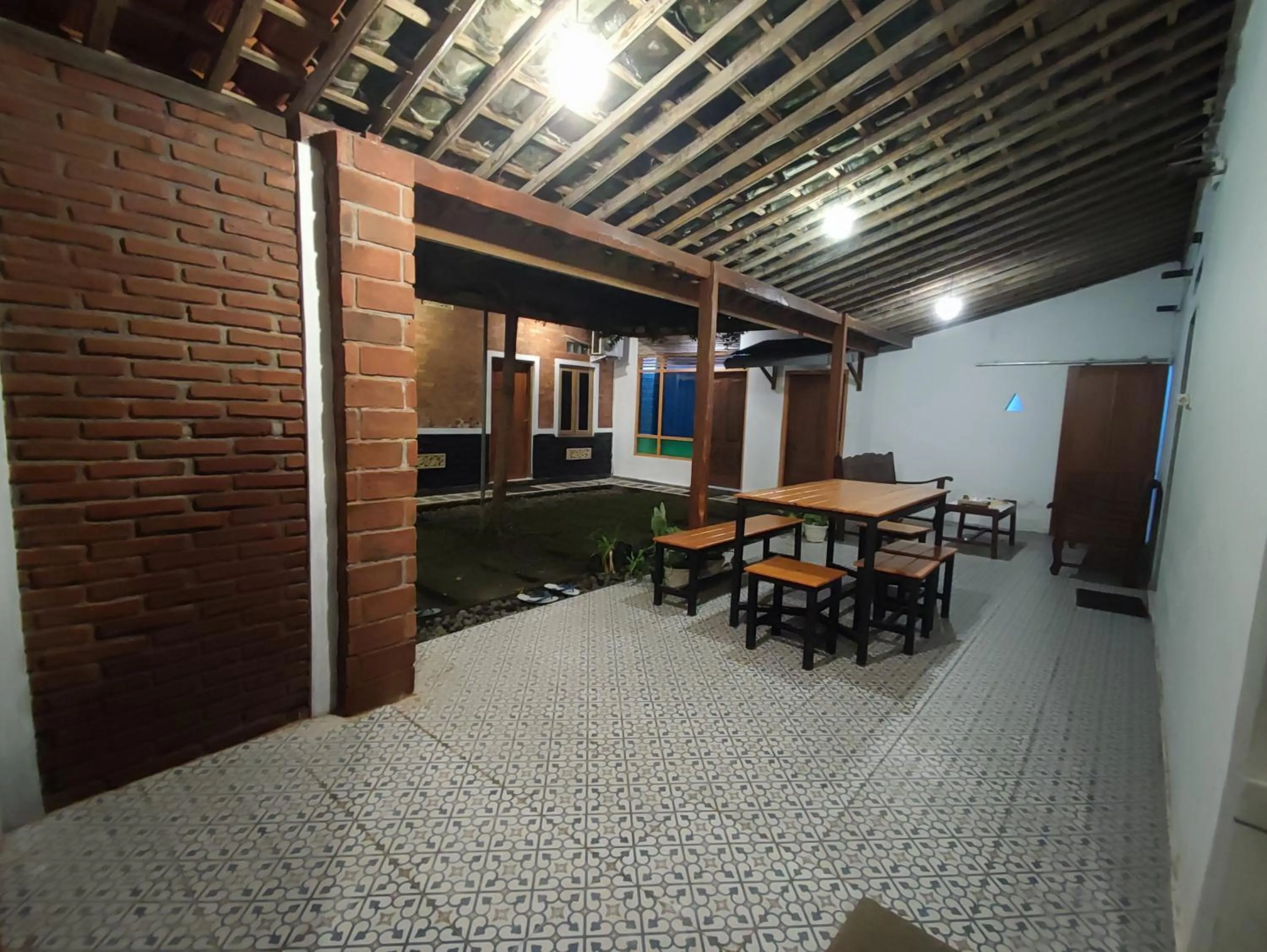 Dining area in Genthong Homestay
