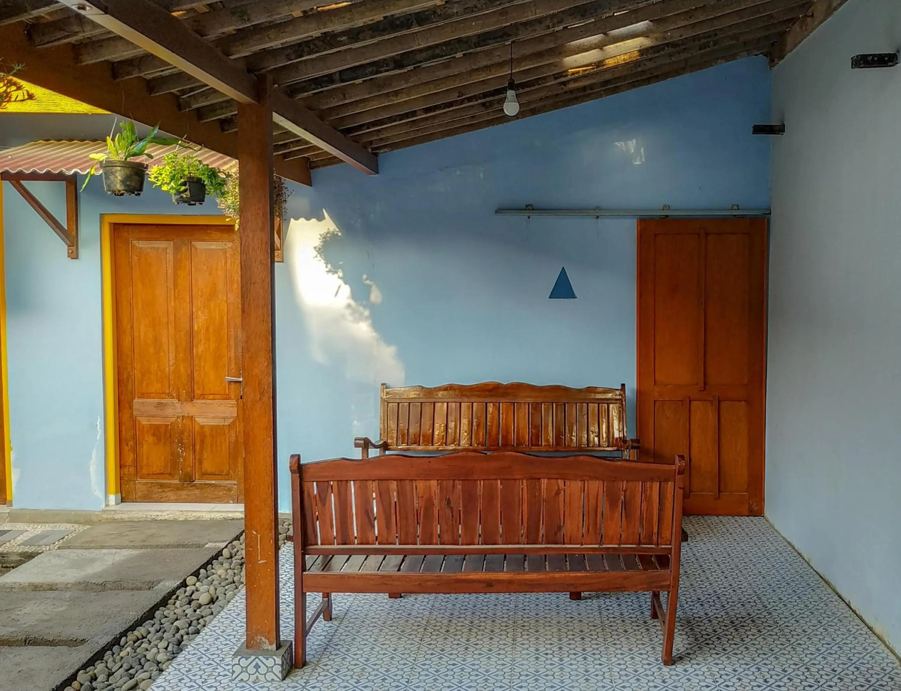Seating area in Genthong Homestay
