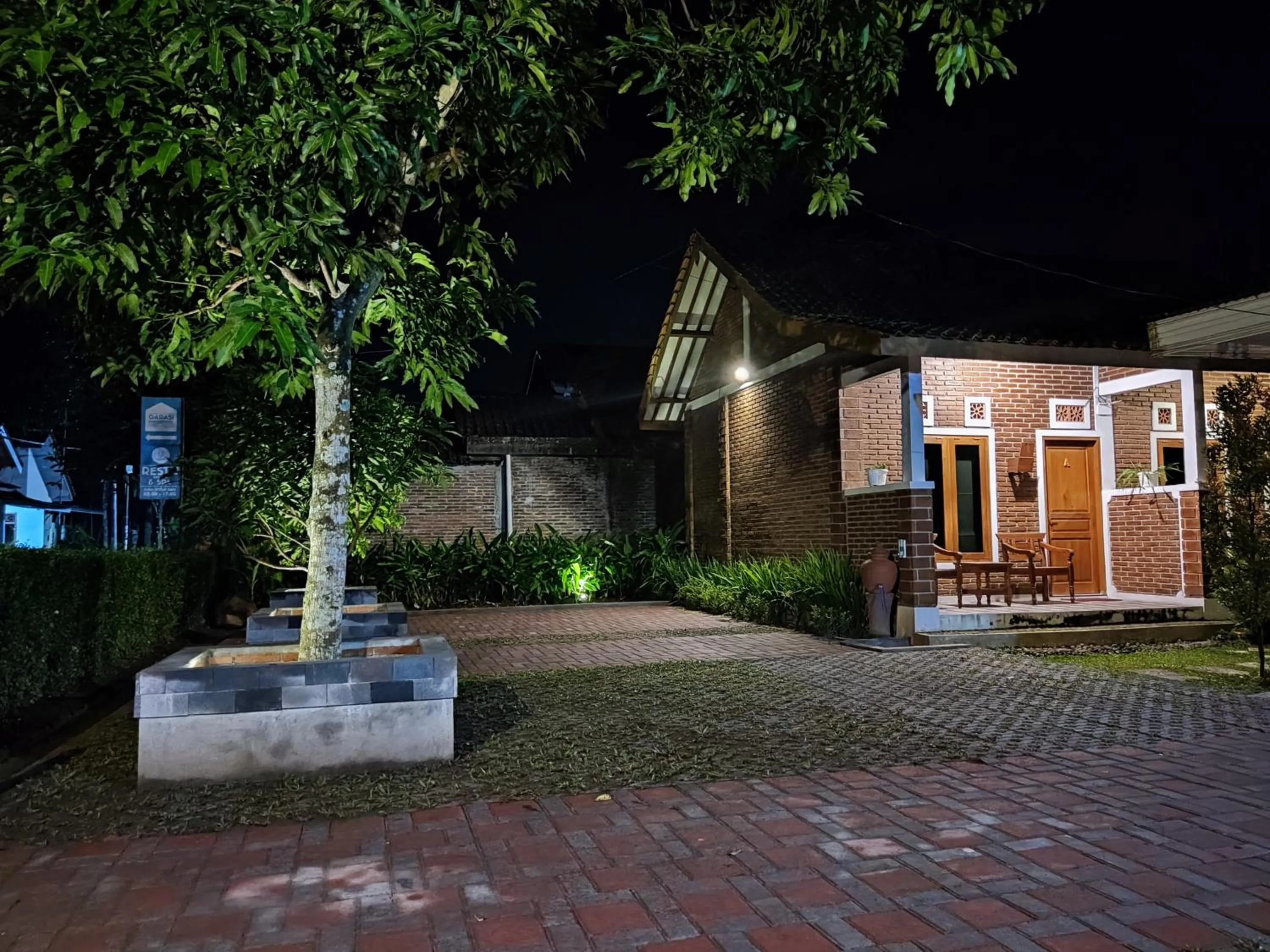 Property building in Genthong Homestay