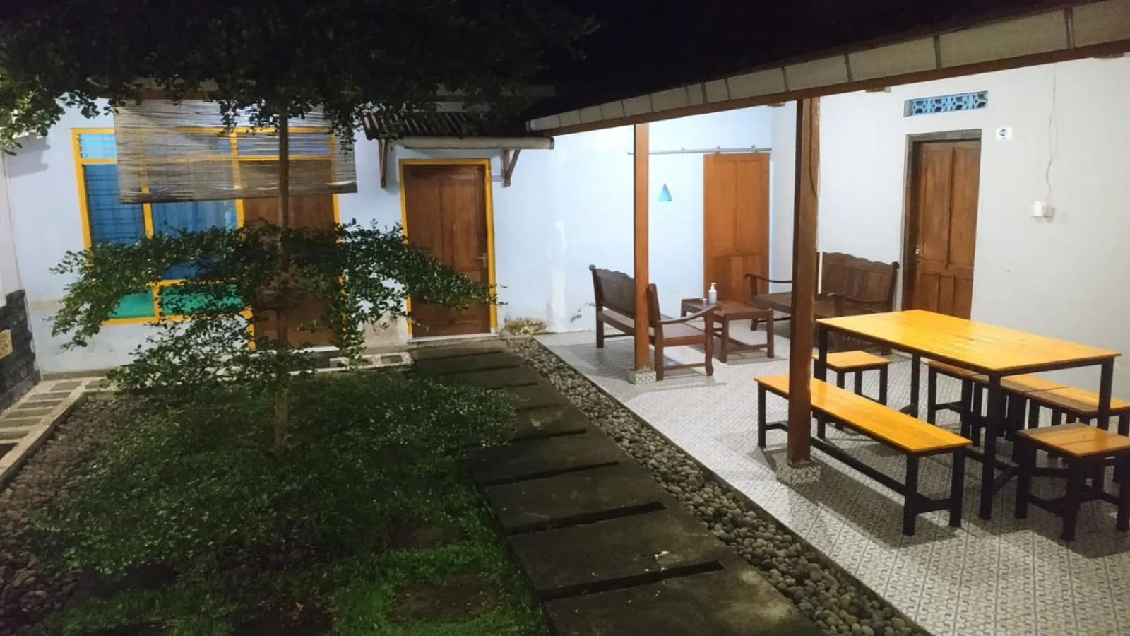 Patio in Genthong Homestay