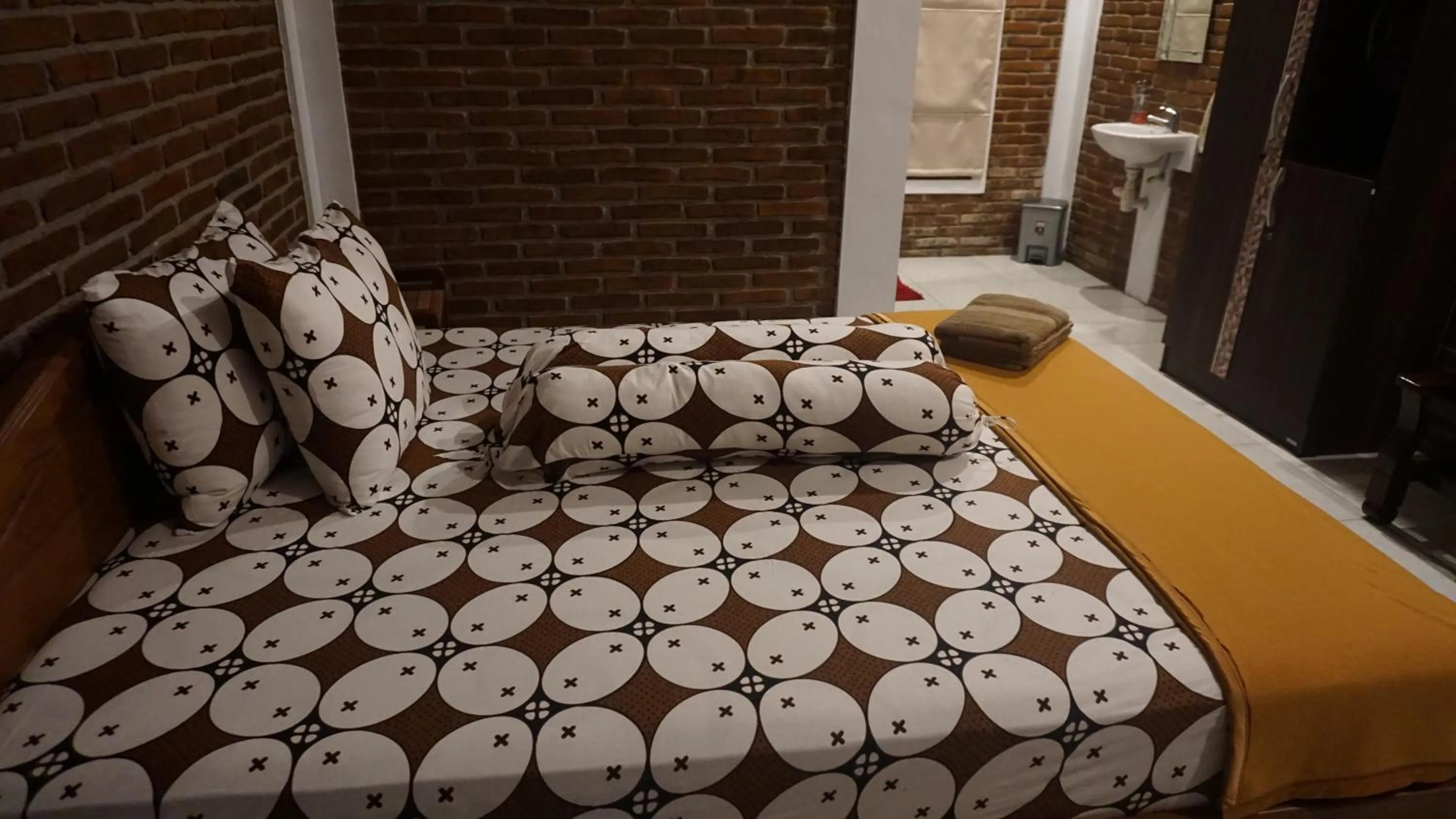 Bed in Genthong Homestay