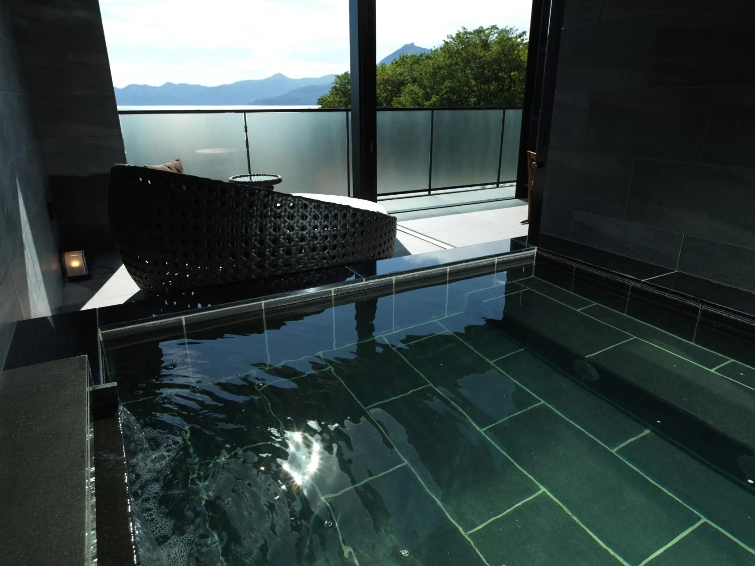 Hot Spring Bath in Lake Shikotsu Tsuruga Bessou AO no ZA