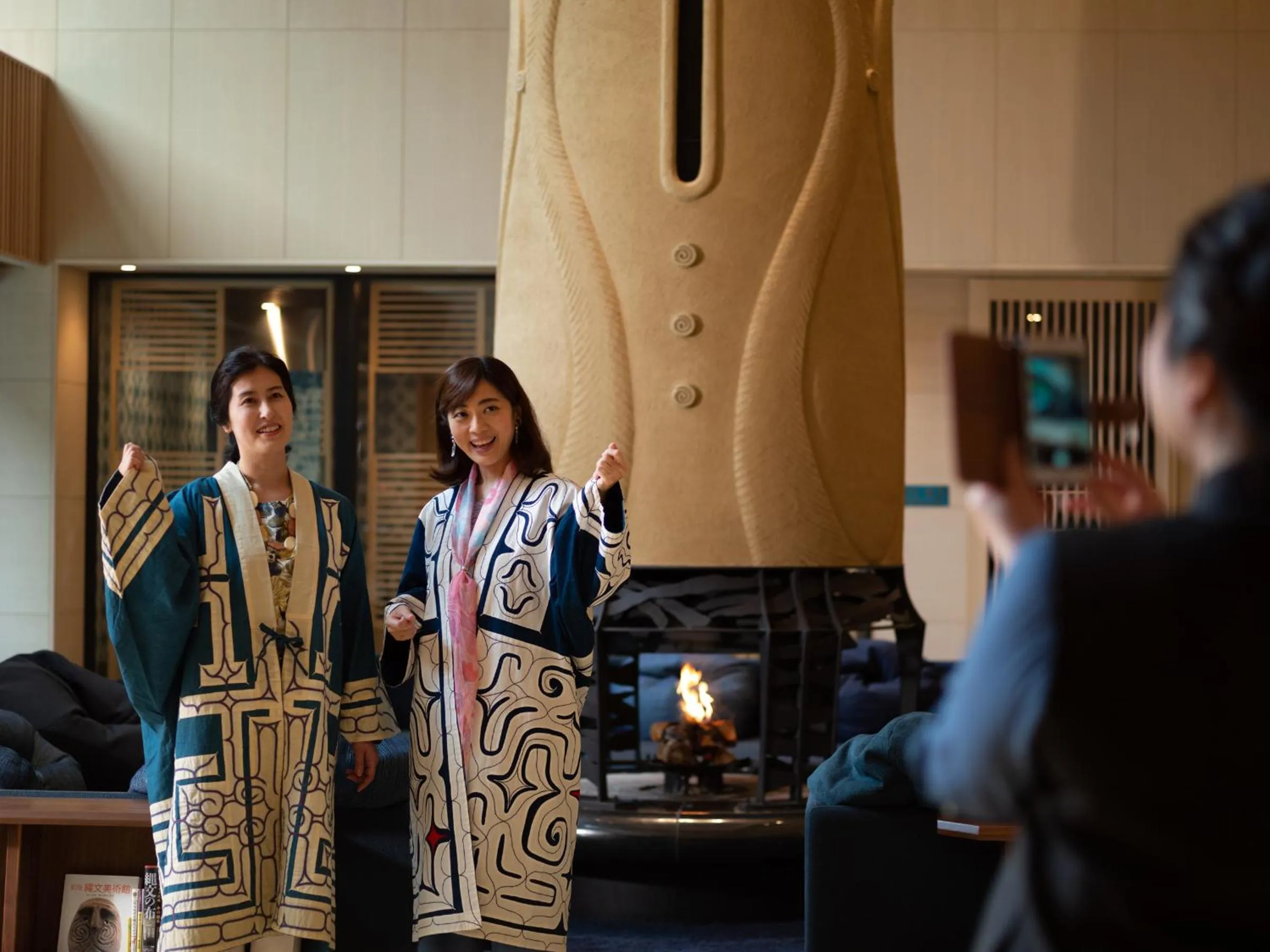 People in Lake Shikotsu Tsuruga Bessou AO no ZA