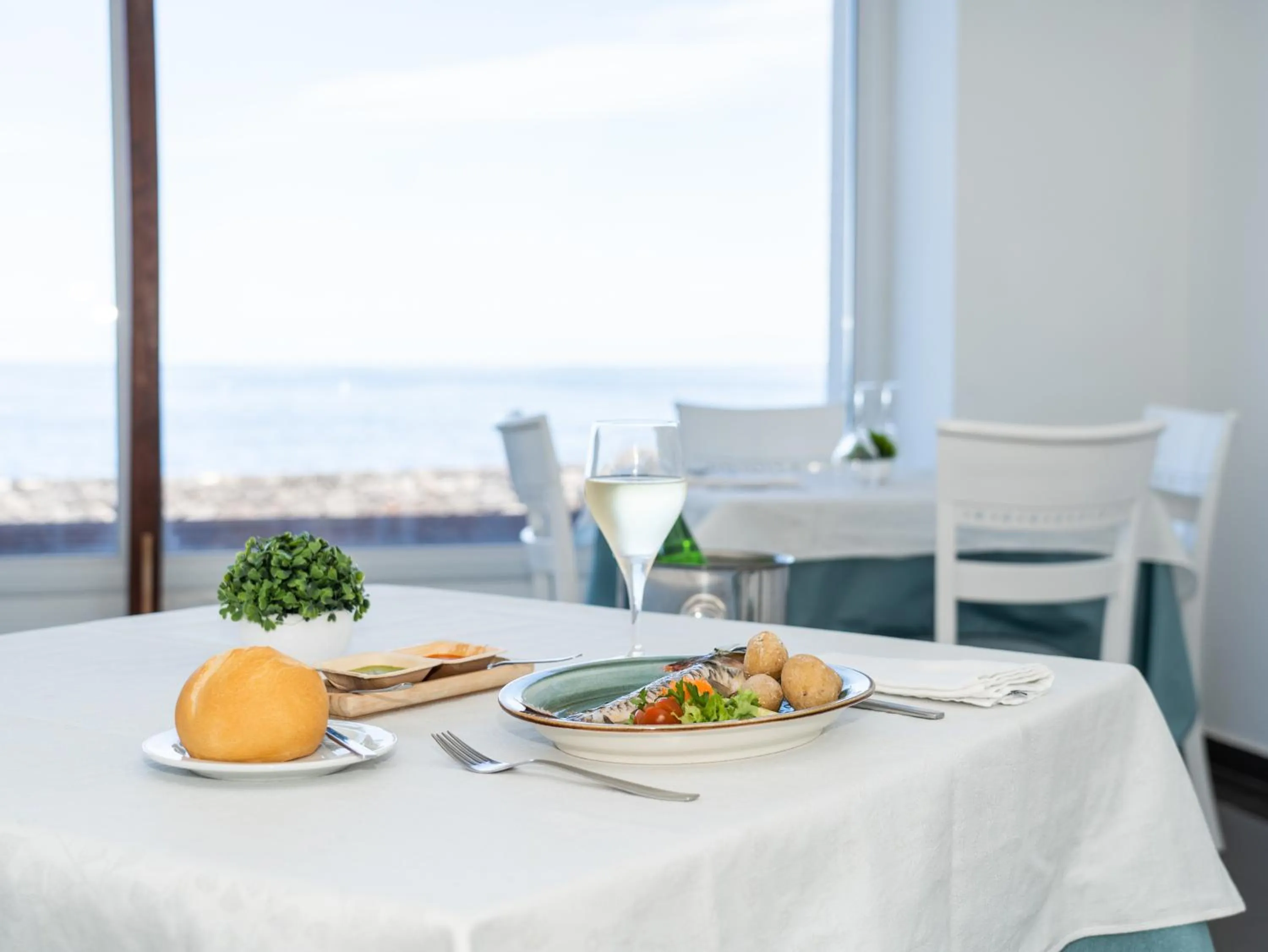 Restaurant/places to eat in Balneario Pozo de la Salud