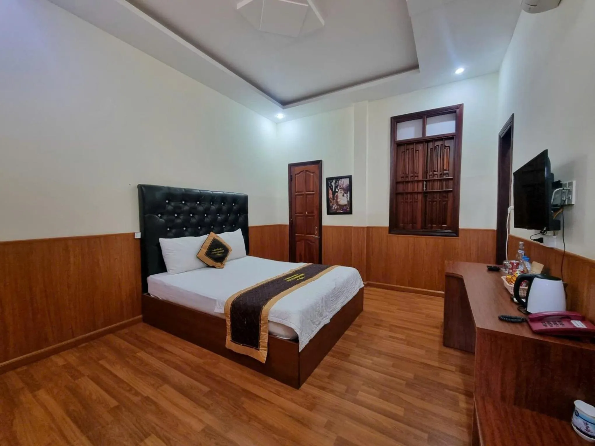 Bed in Window 2 Hotel