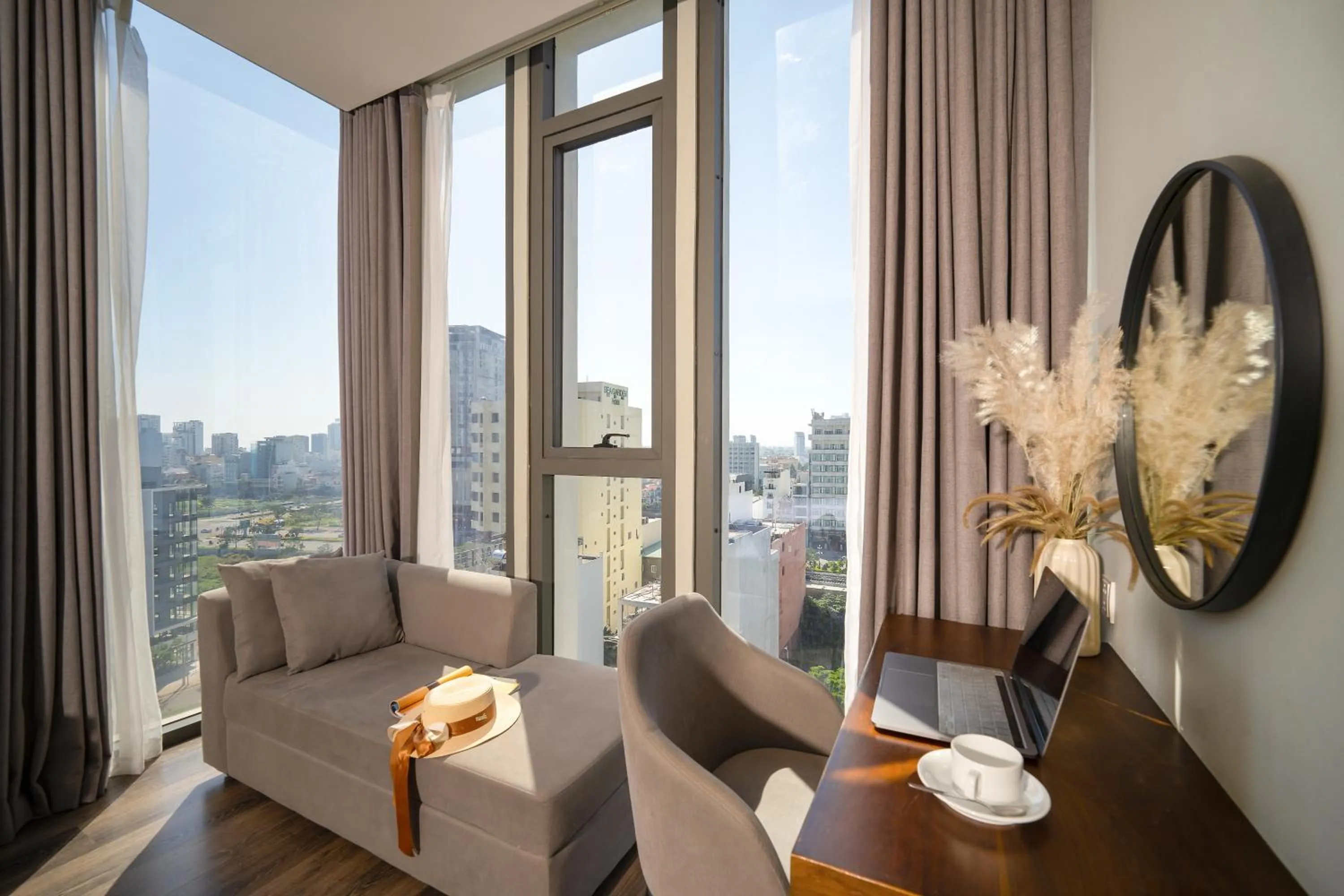 Seating area in Everland Hotel