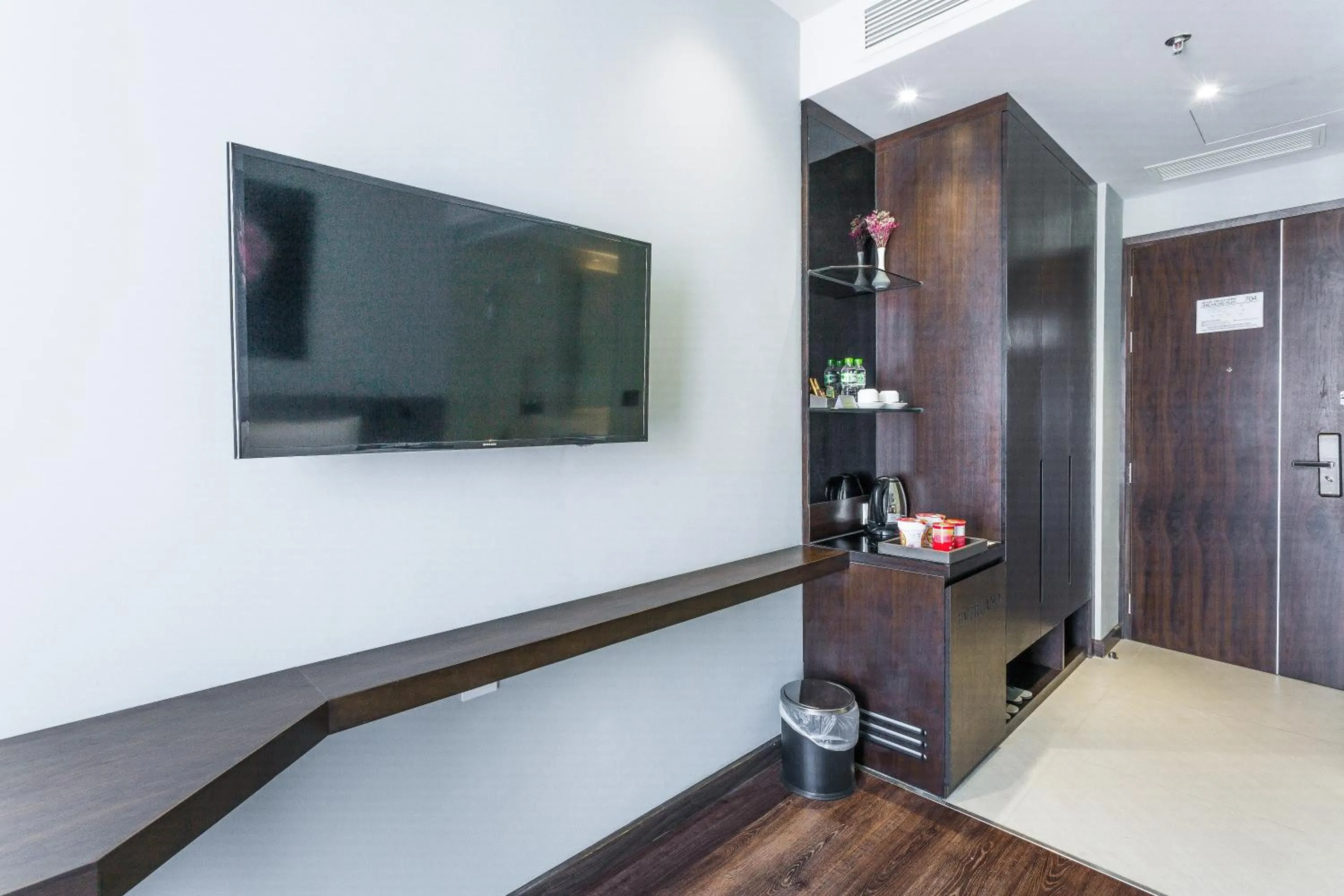 Communal lounge/ TV room in Everland Hotel