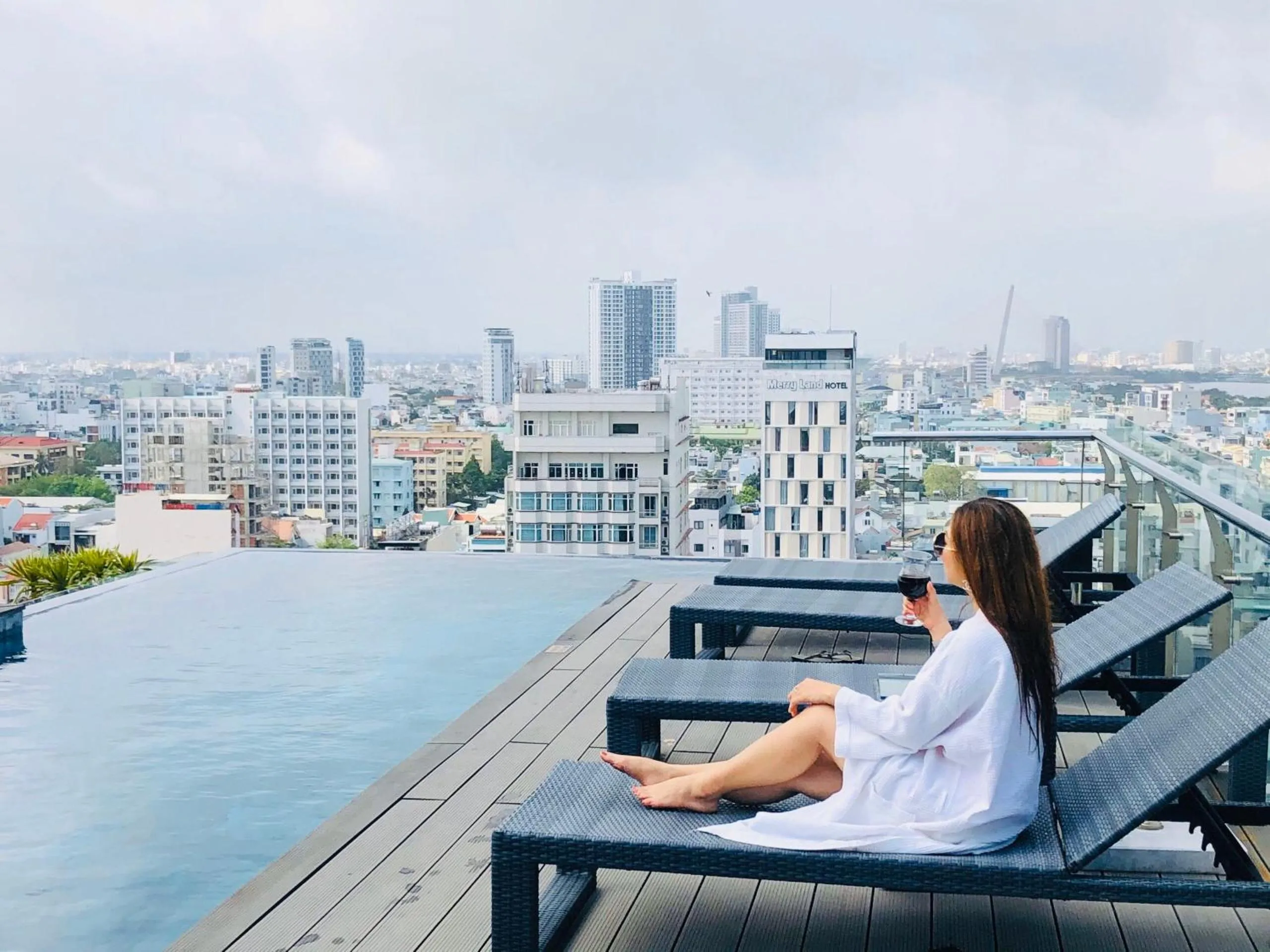 Swimming pool in Everland Hotel