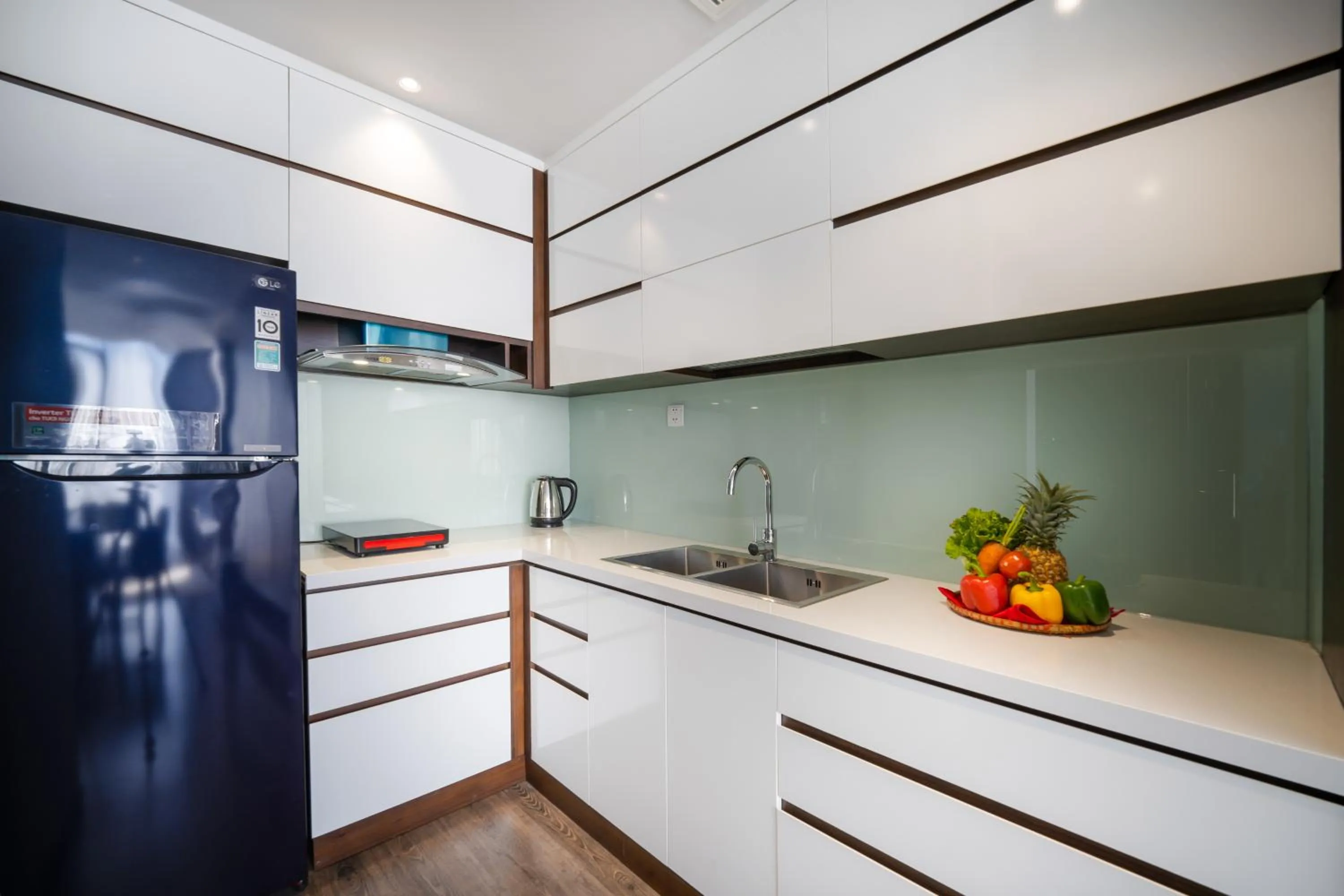 Kitchen or kitchenette in Everland Hotel