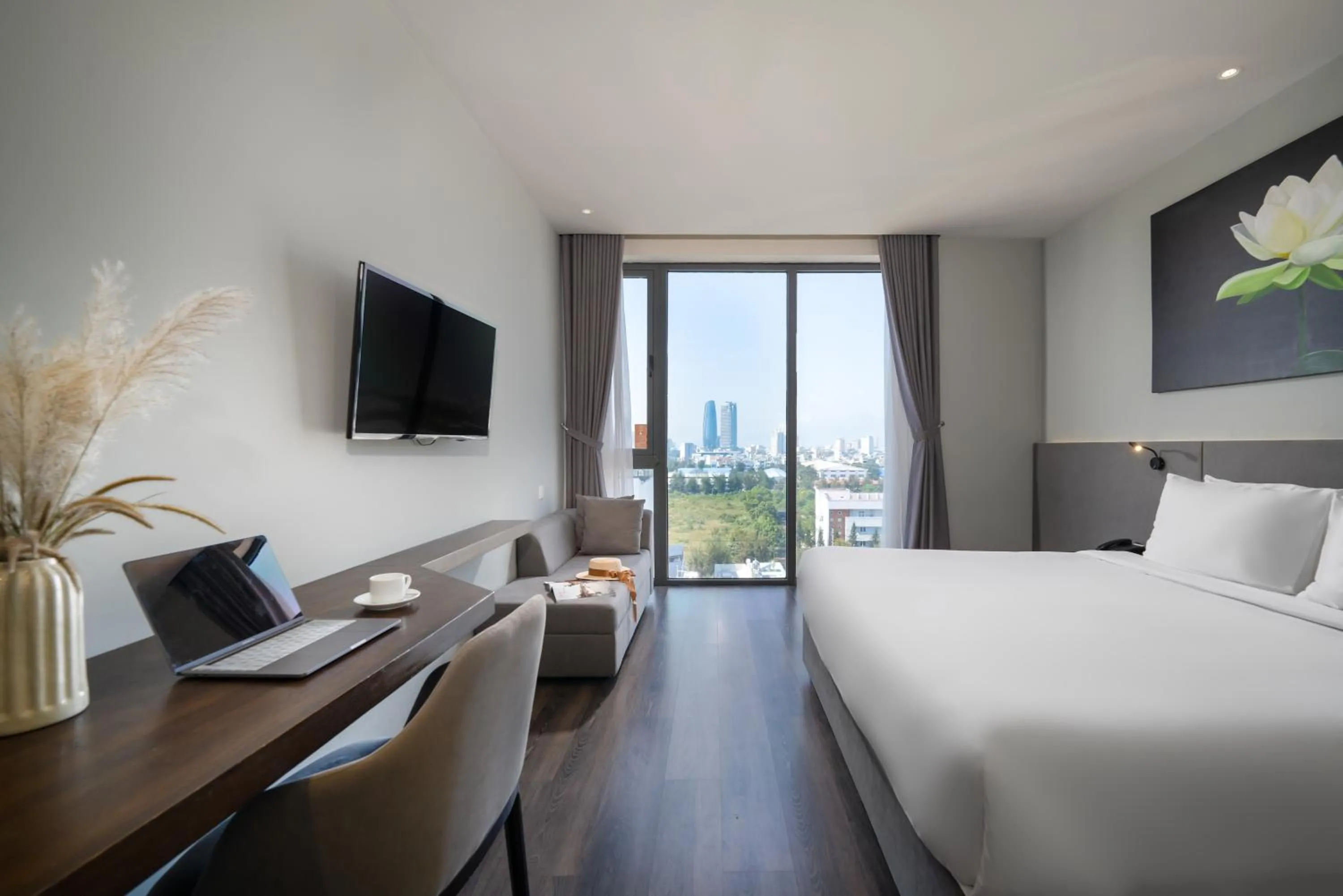 Bedroom, Bed in Everland Hotel