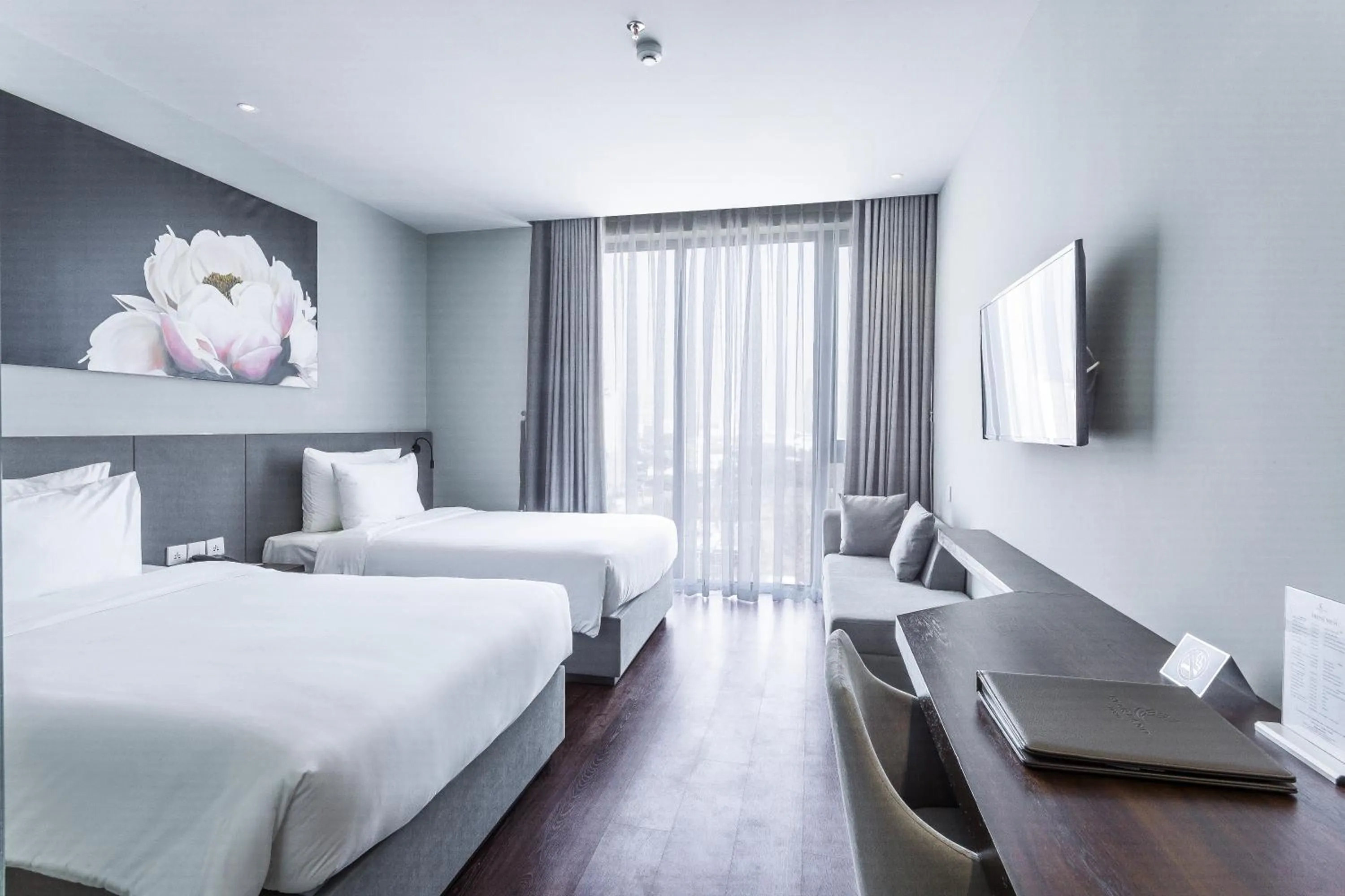 Photo of the whole room, Bed in Everland Hotel