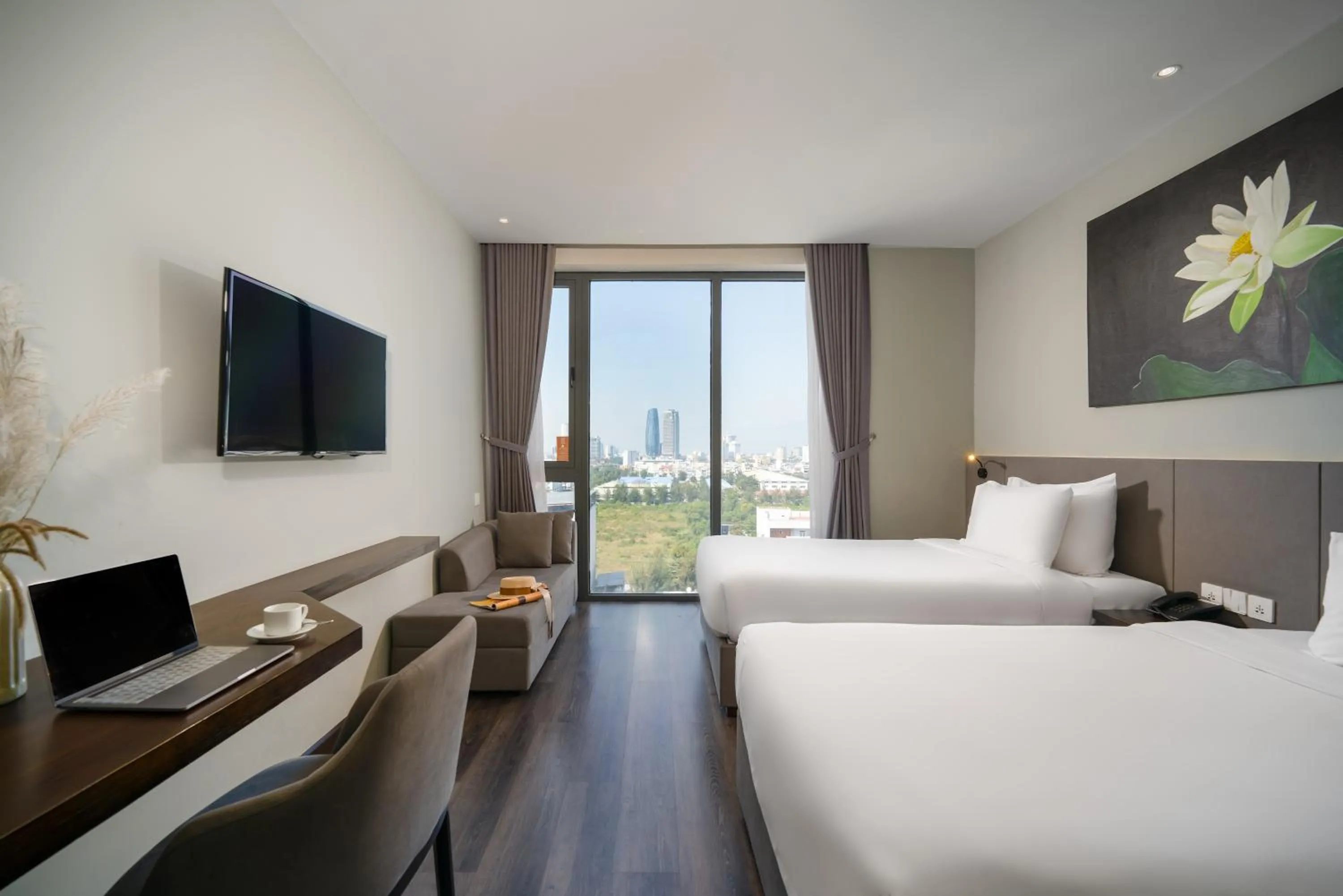 Bedroom, Bed in Everland Hotel