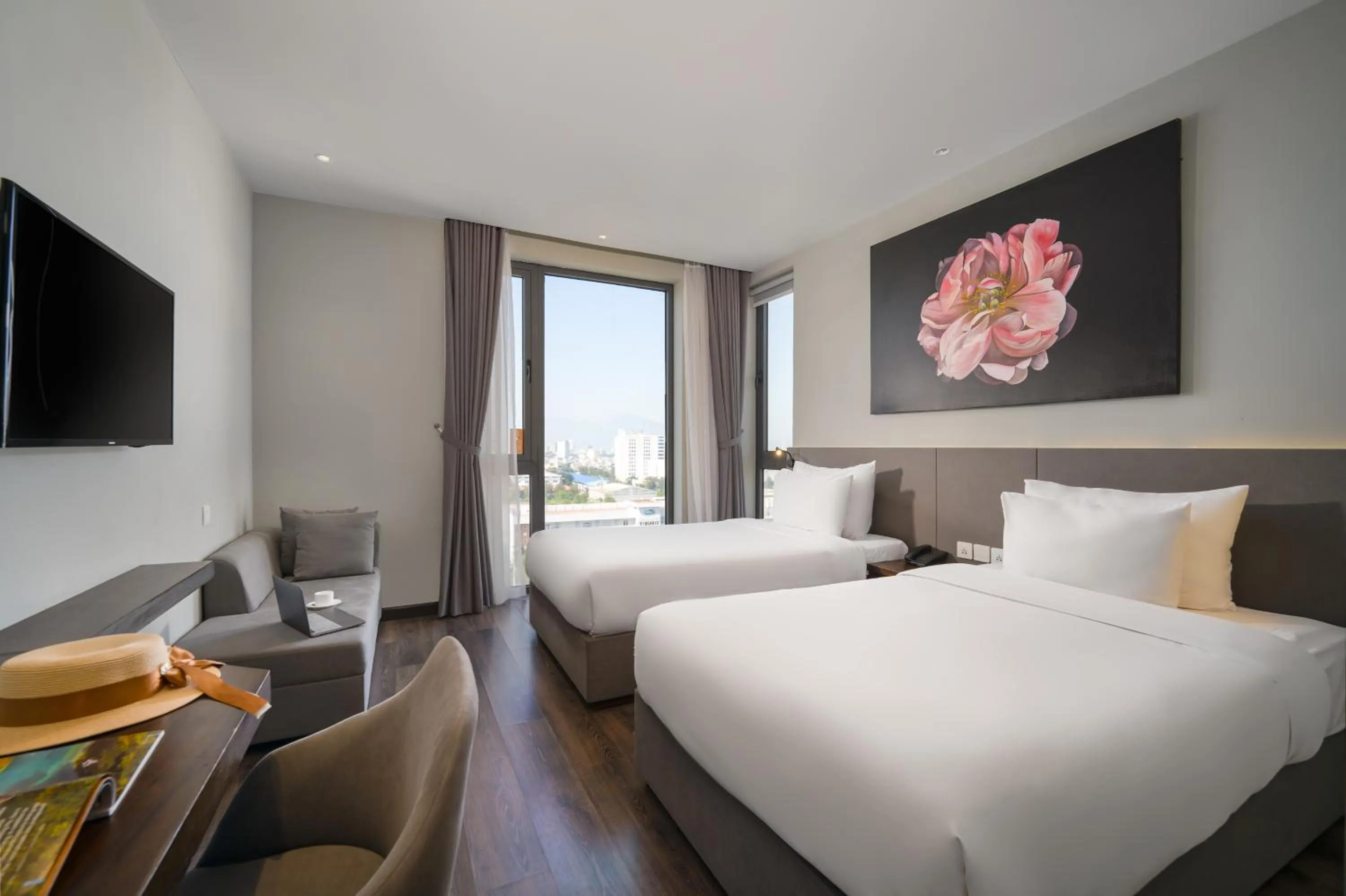 Bedroom, Bed in Everland Hotel