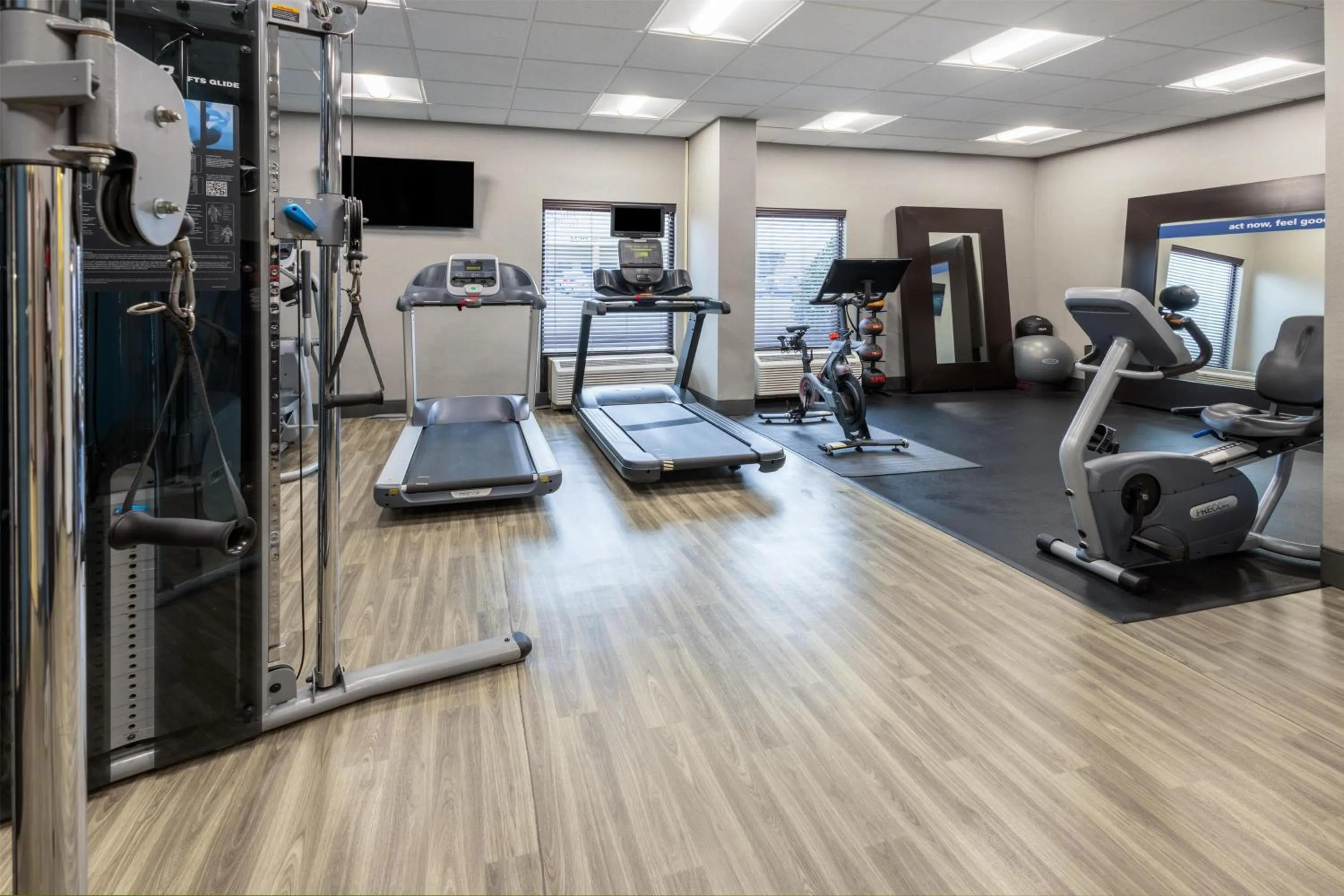 Fitness centre/facilities in Hampton Inn Dover