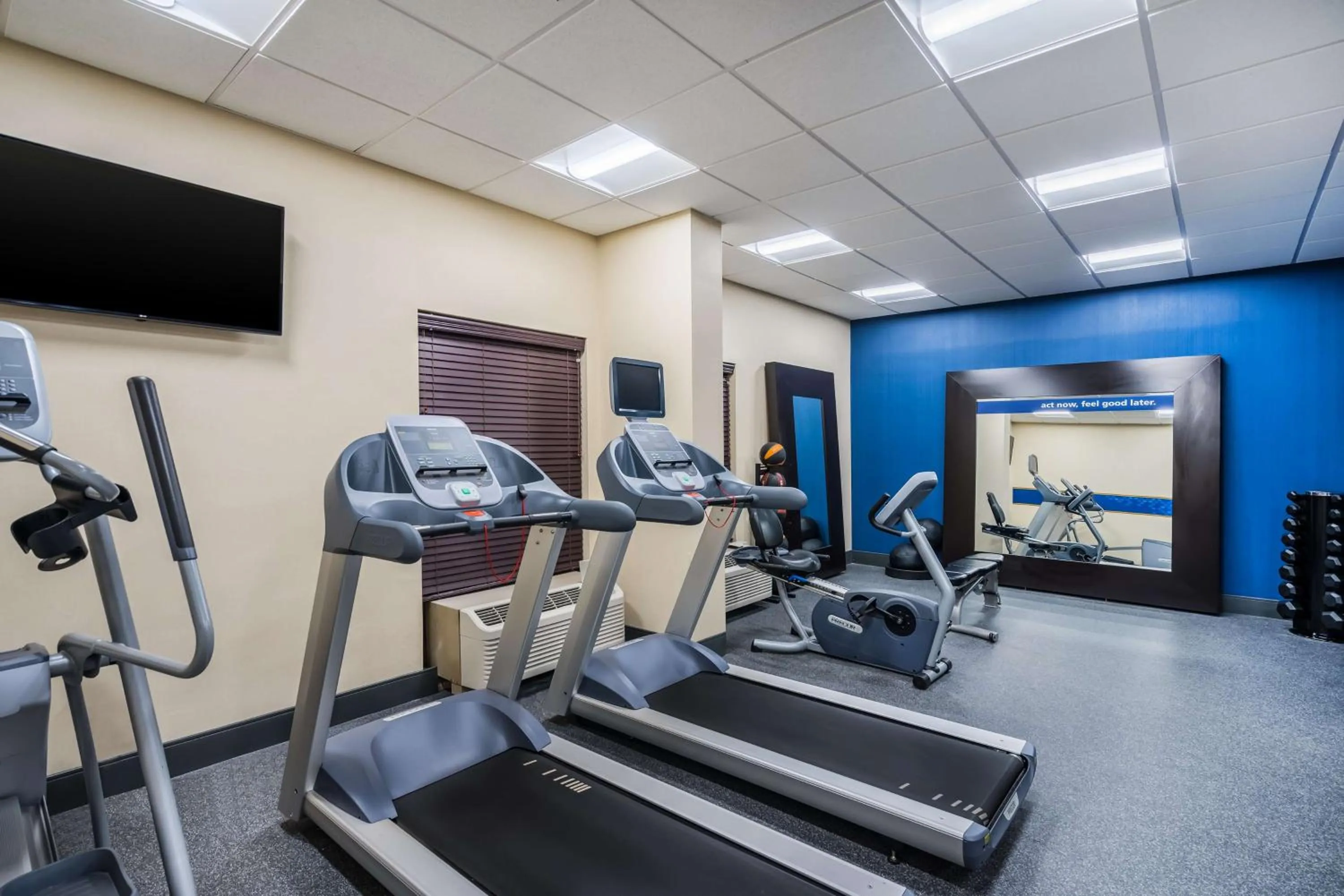 Fitness centre/facilities in Hampton Inn Dover