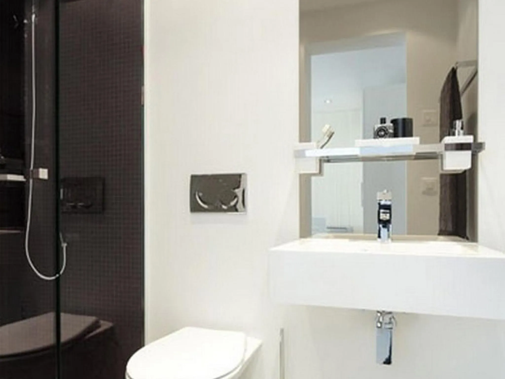 Shower in VISIONAPARTMENTS Zweierstrasse - contactless check-in
