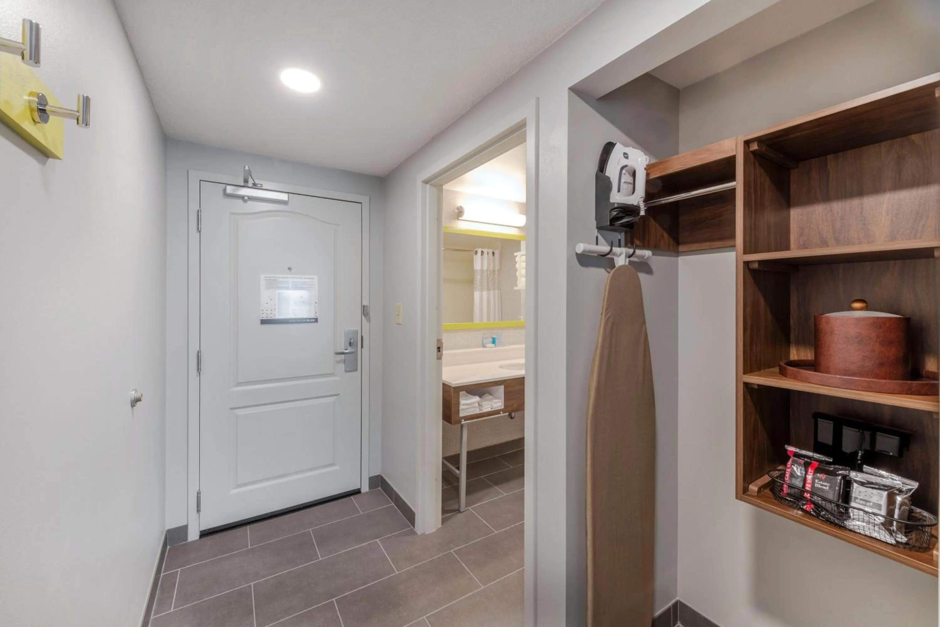 Coffee/tea facilities in Hampton Inn & Suites Burlington