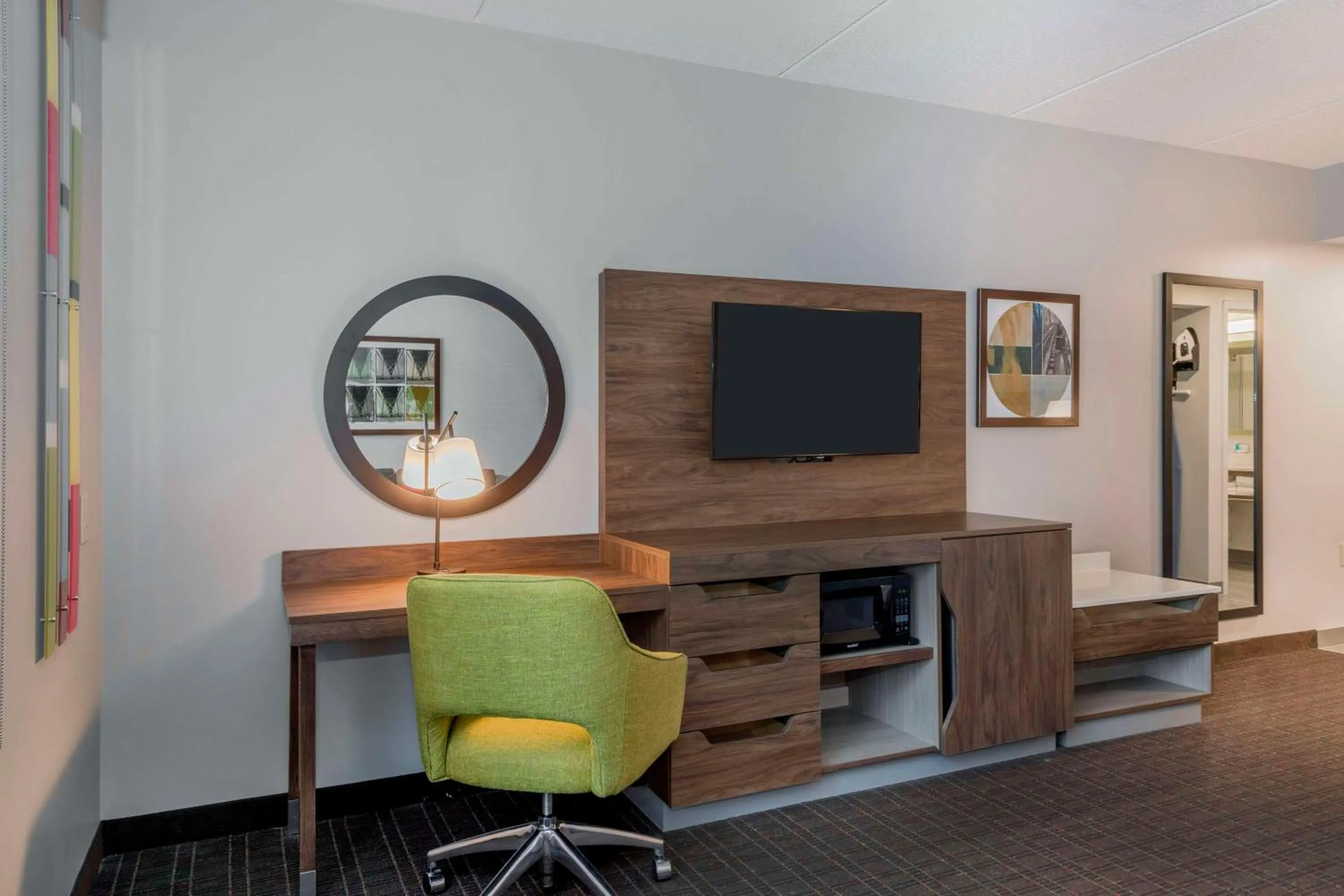 Bedroom in Hampton Inn & Suites Burlington