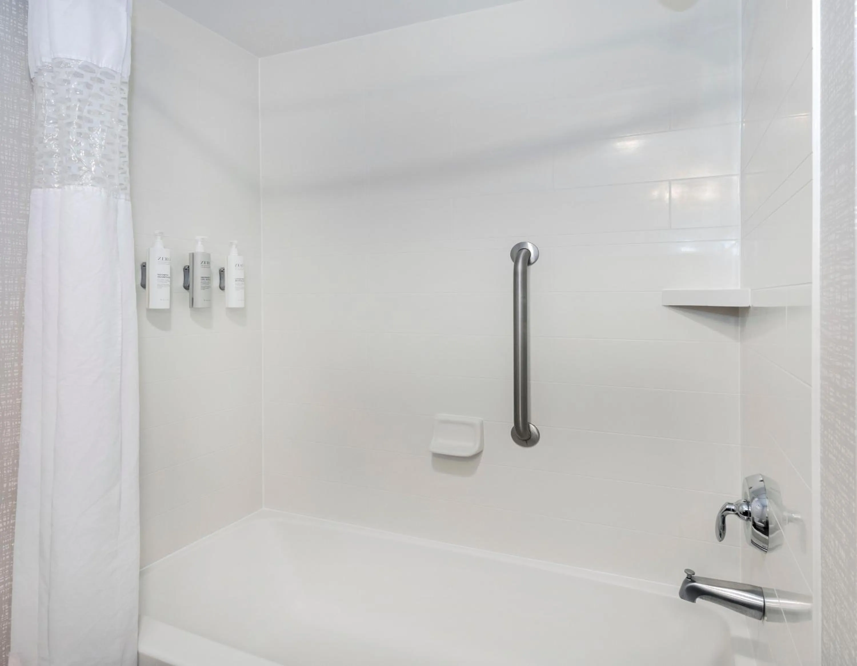 Bath in Hampton Inn & Suites Burlington