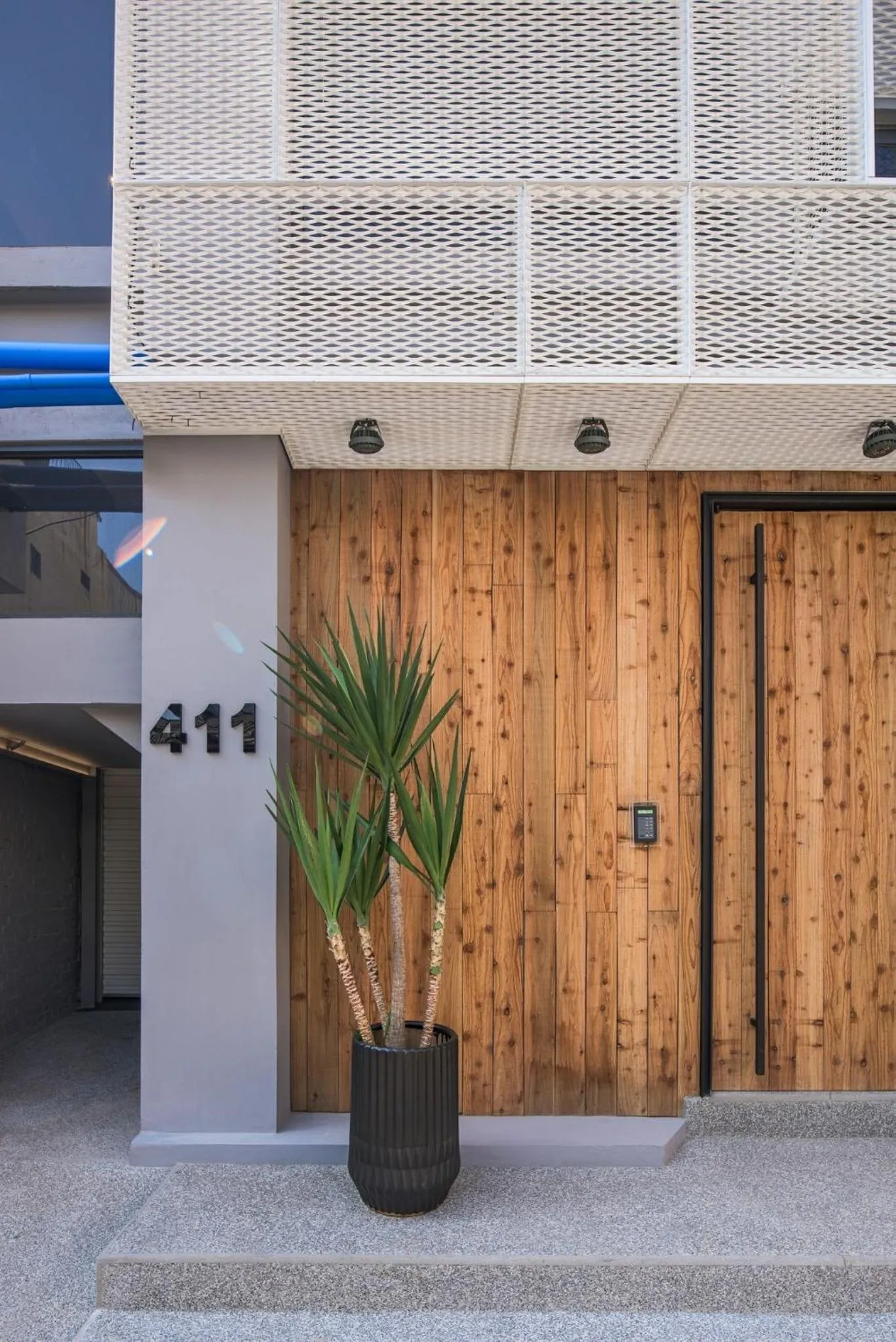 Facade/entrance in H suite Go