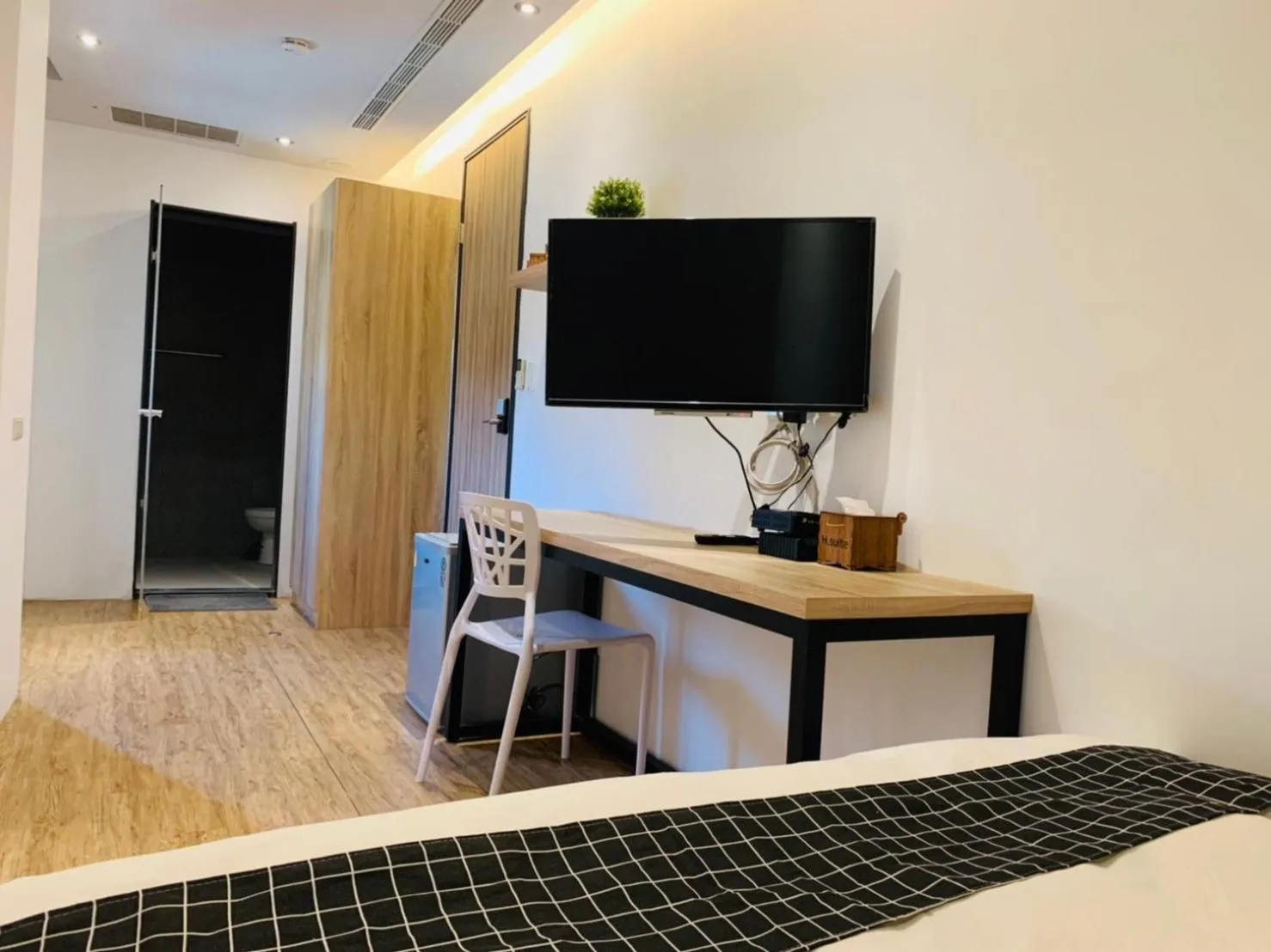 TV and multimedia, Bed in H suite Go