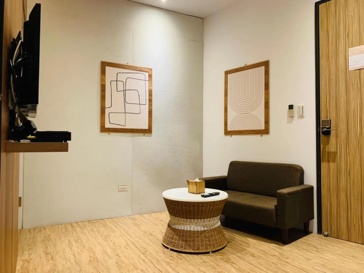 Living room in H suite Go