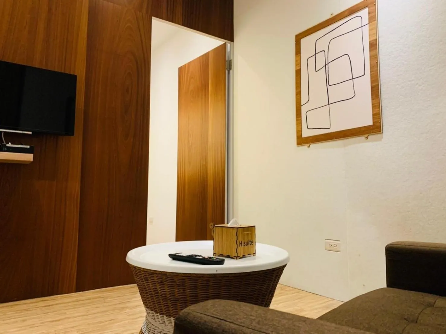 Communal lounge/ TV room in H suite Go