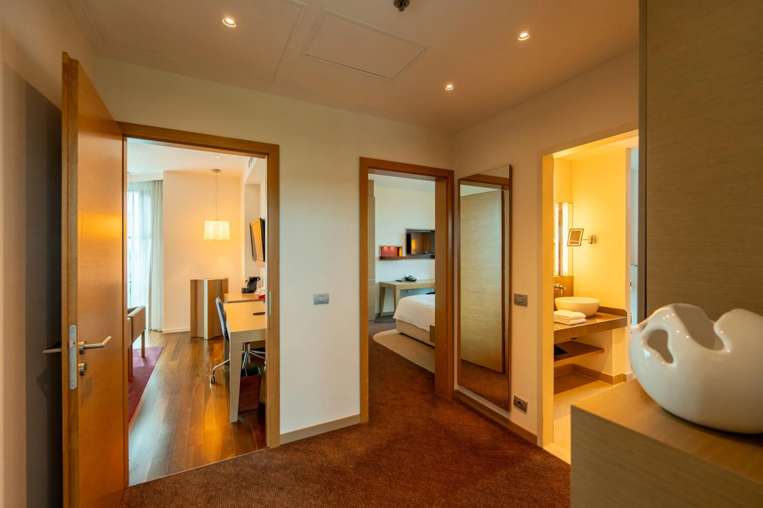 Seating area, Bed in DoubleTree by Hilton Oradea