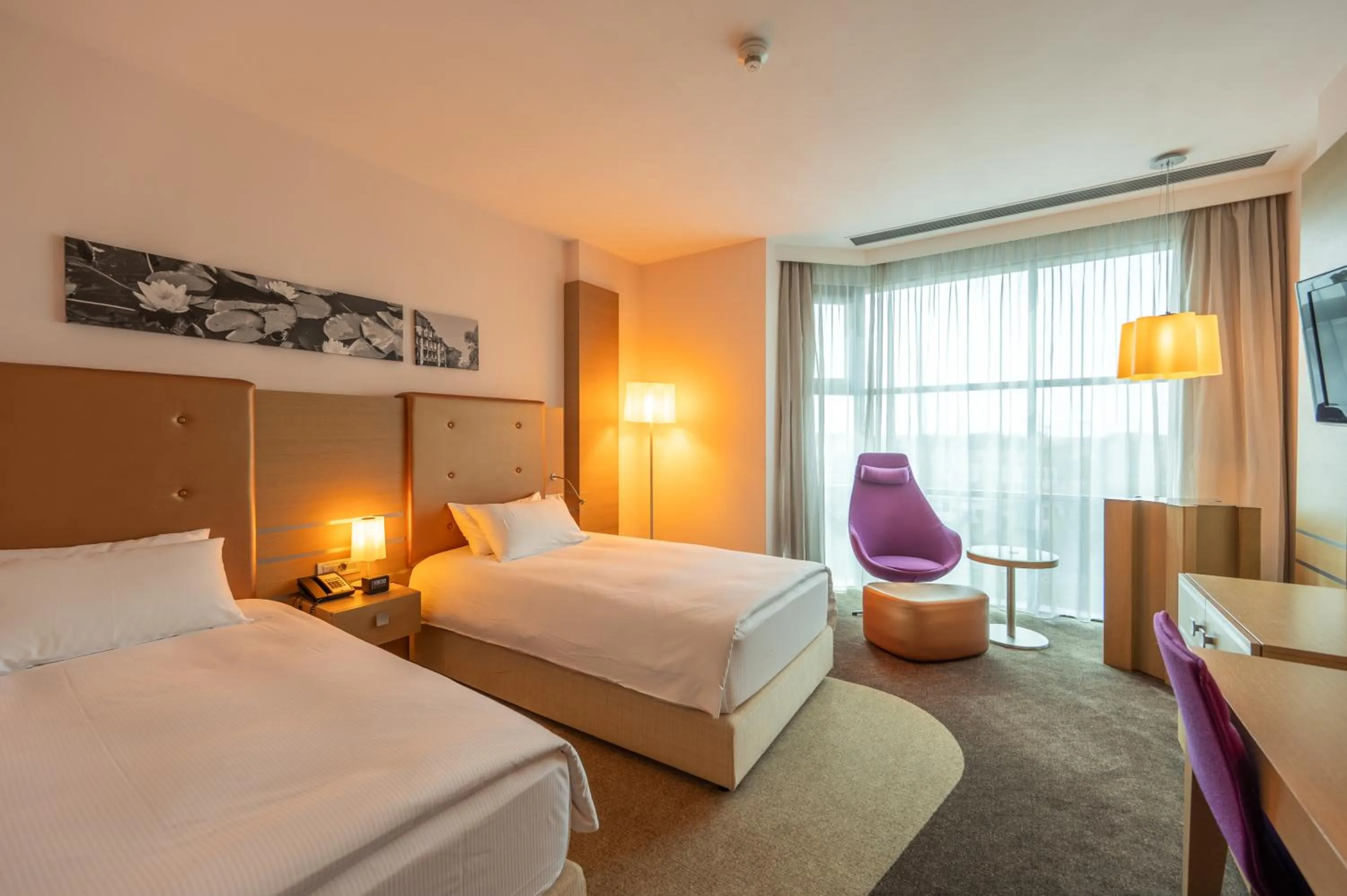 Bedroom, Bed in DoubleTree by Hilton Oradea