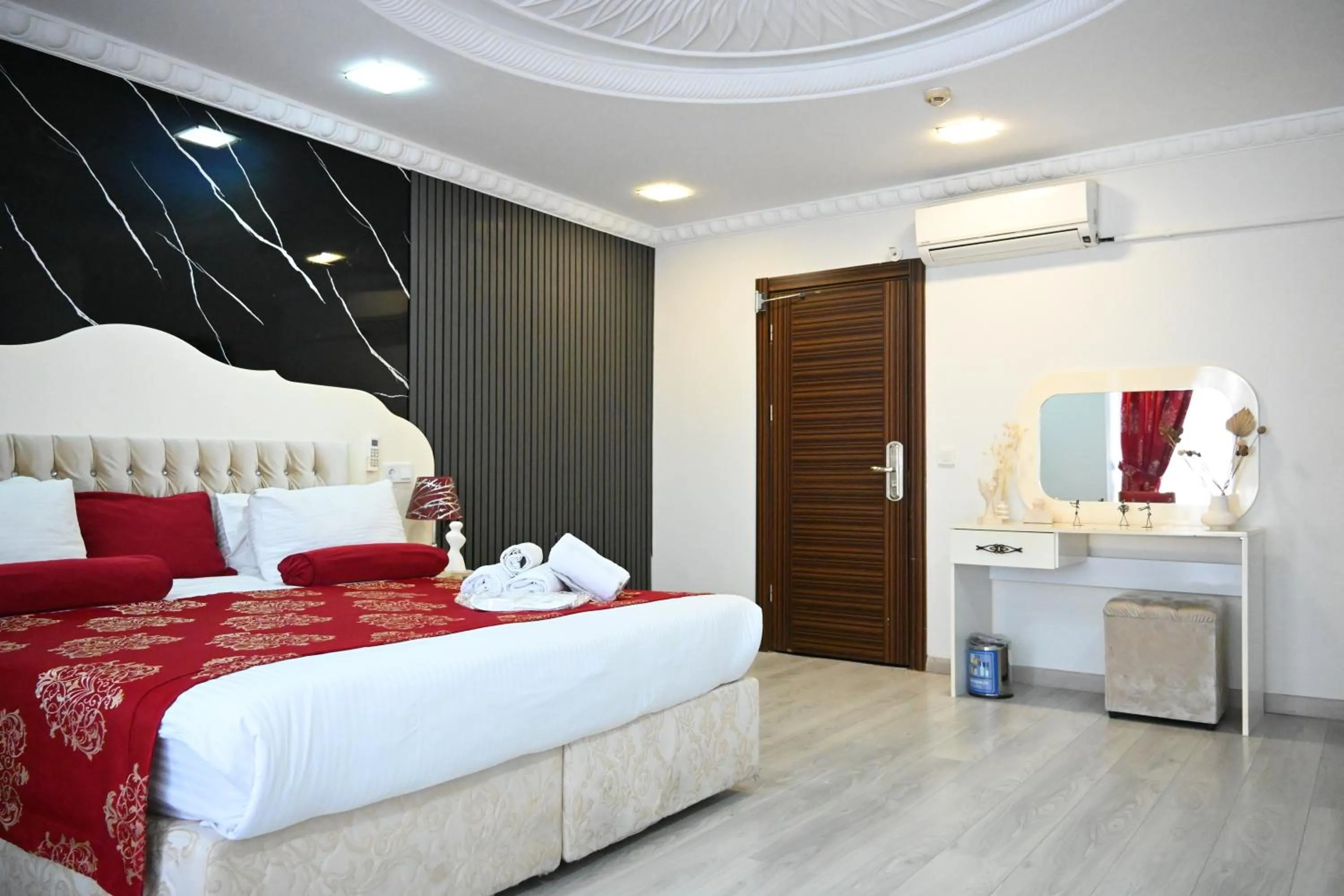 Bed in Elite Marmara Hotel Gungoren