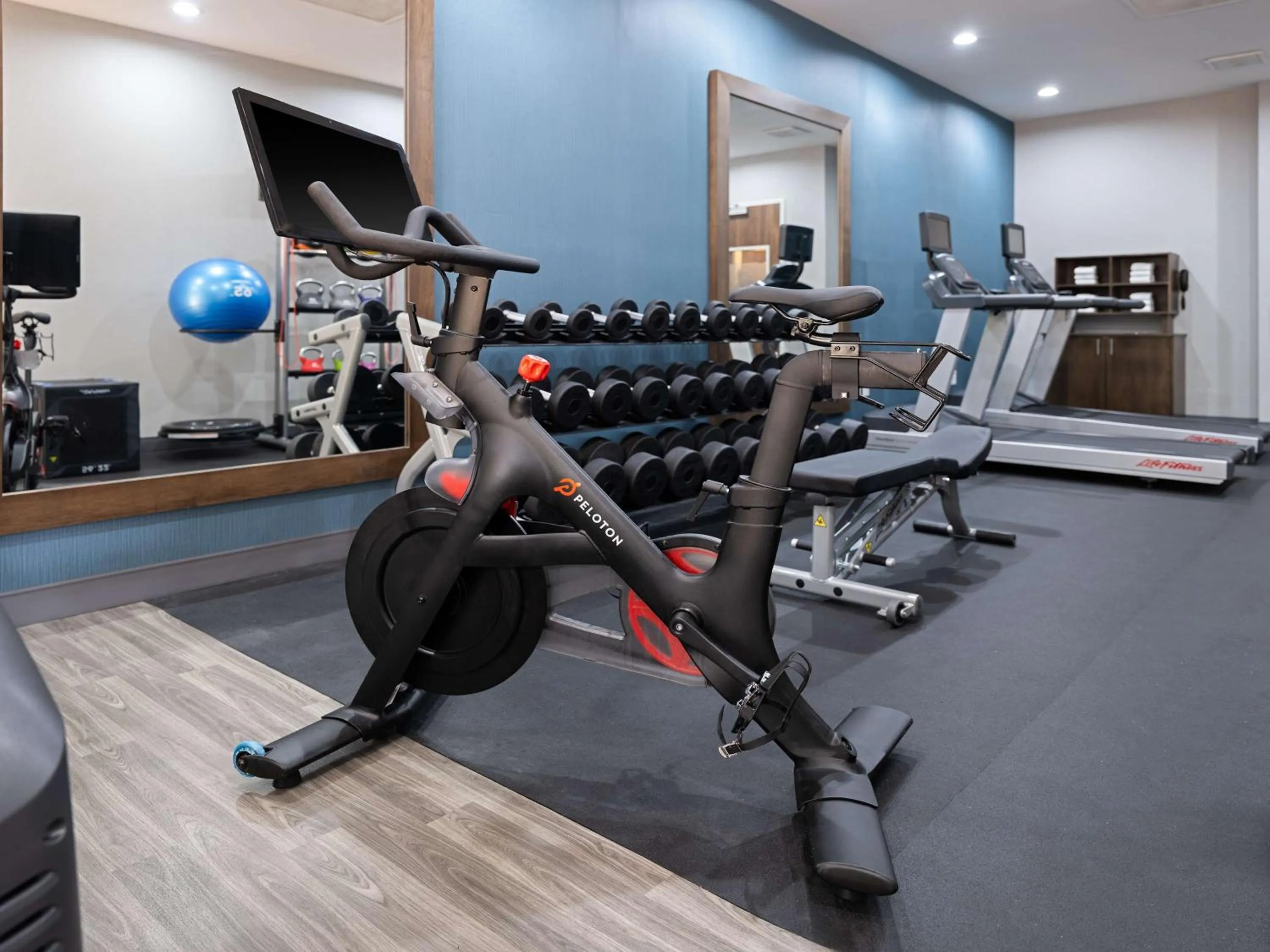Fitness centre/facilities in Hampton Inn Deerfield Beach