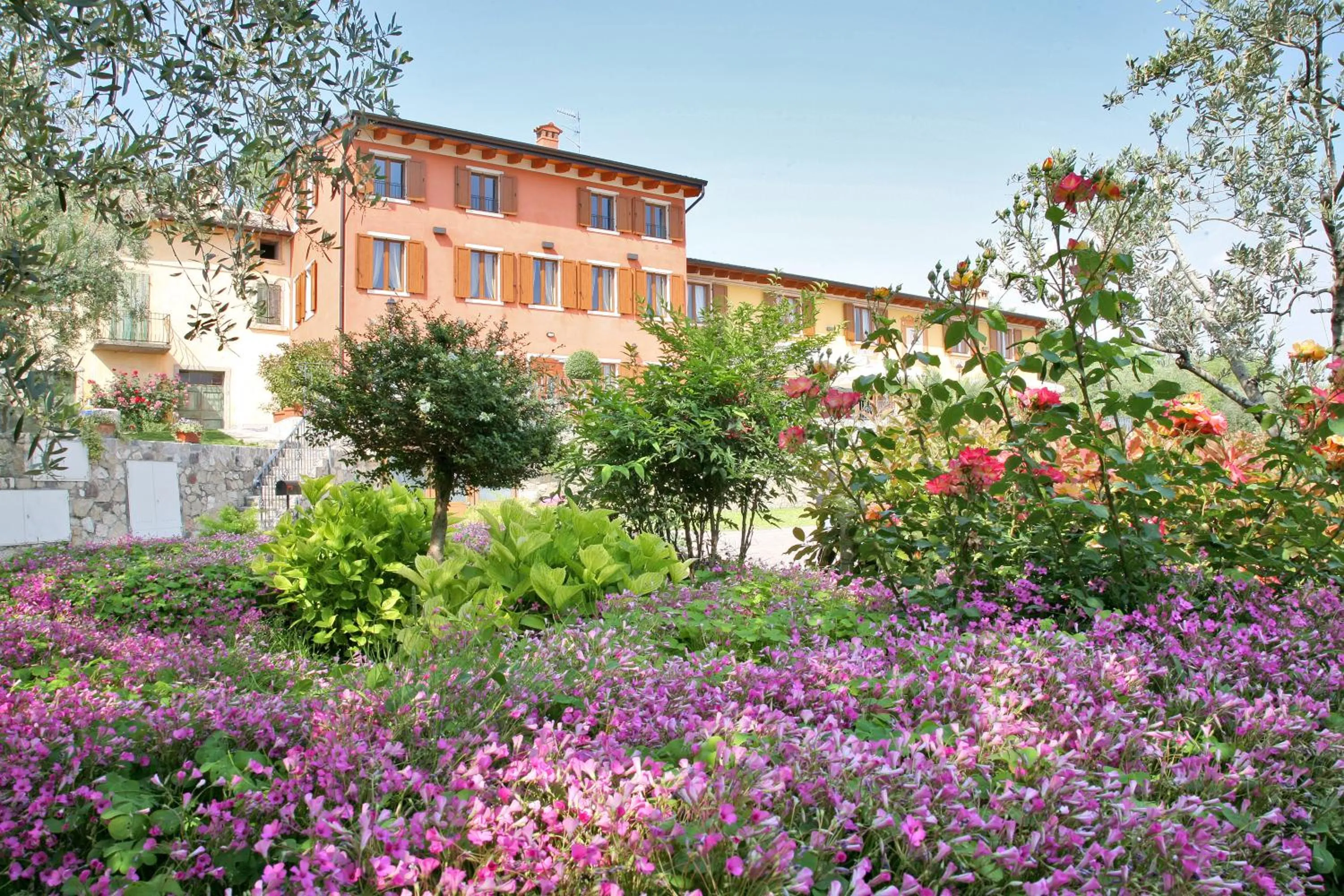 Facade/entrance in La Zerla