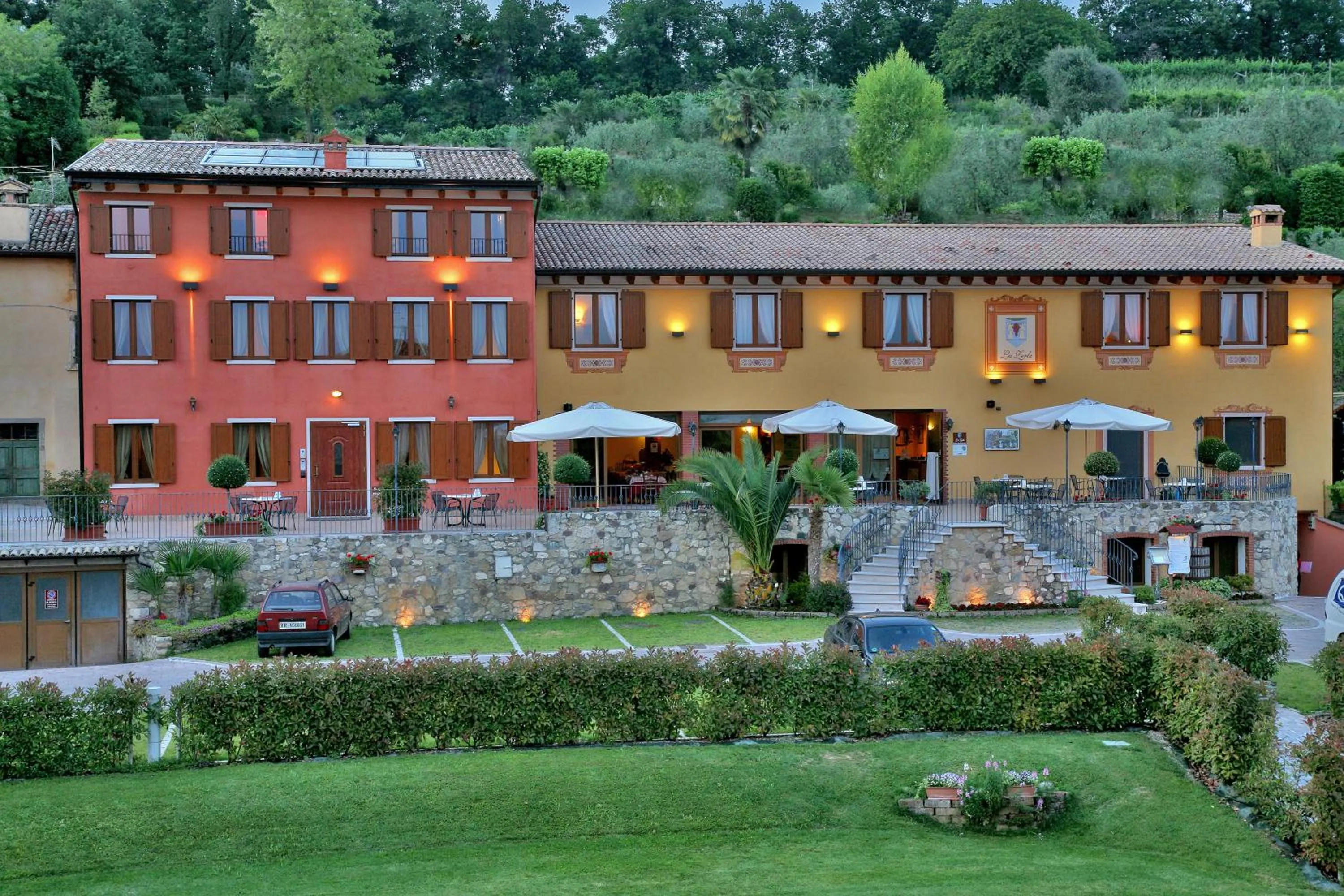 Facade/entrance in La Zerla