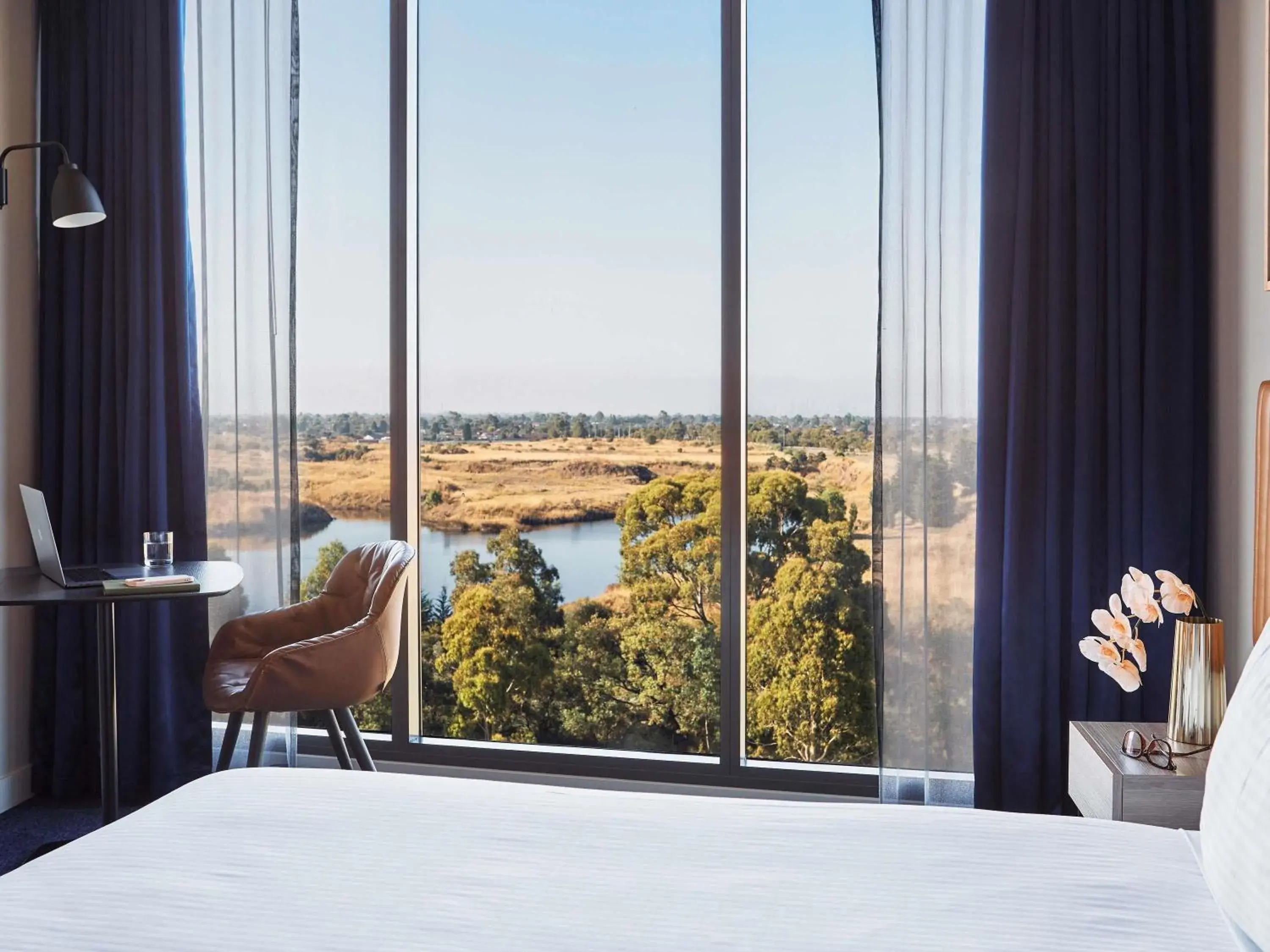 Deluxe Room King in Mantra Melbourne Epping Deluxe Room King in Mantra Melbourne Epping
