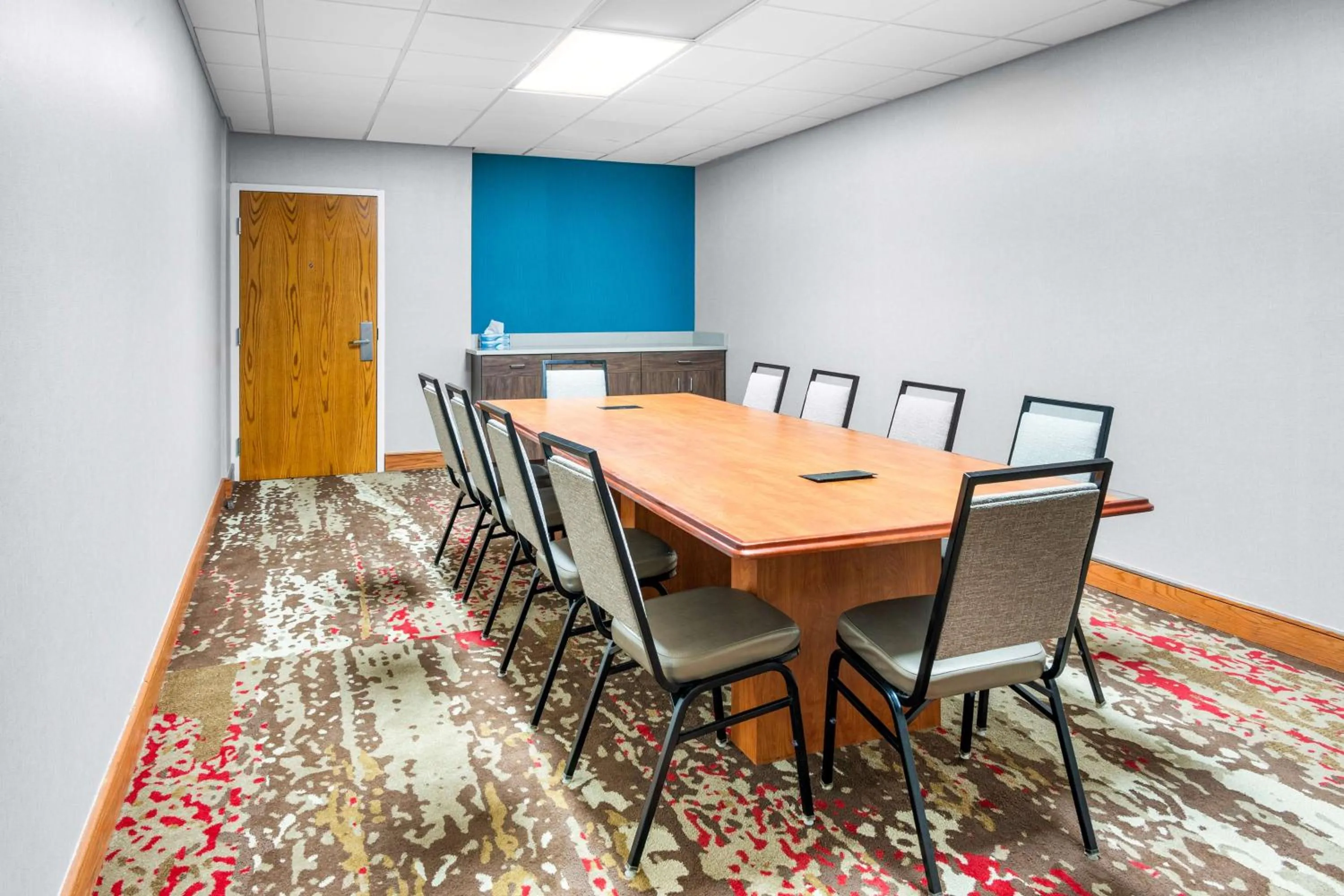 Meeting/conference room in Hampton Inn Grand Rapids/North