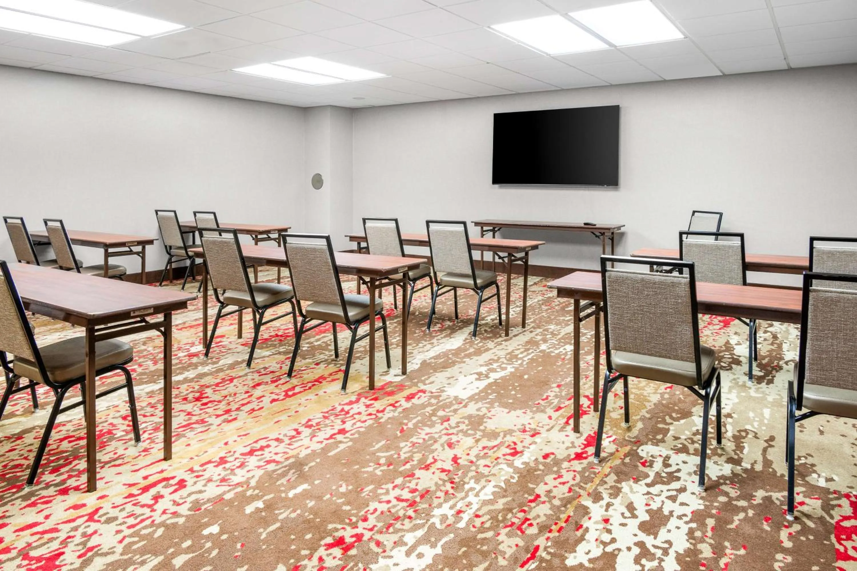 Meeting/conference room in Hampton Inn Grand Rapids/North