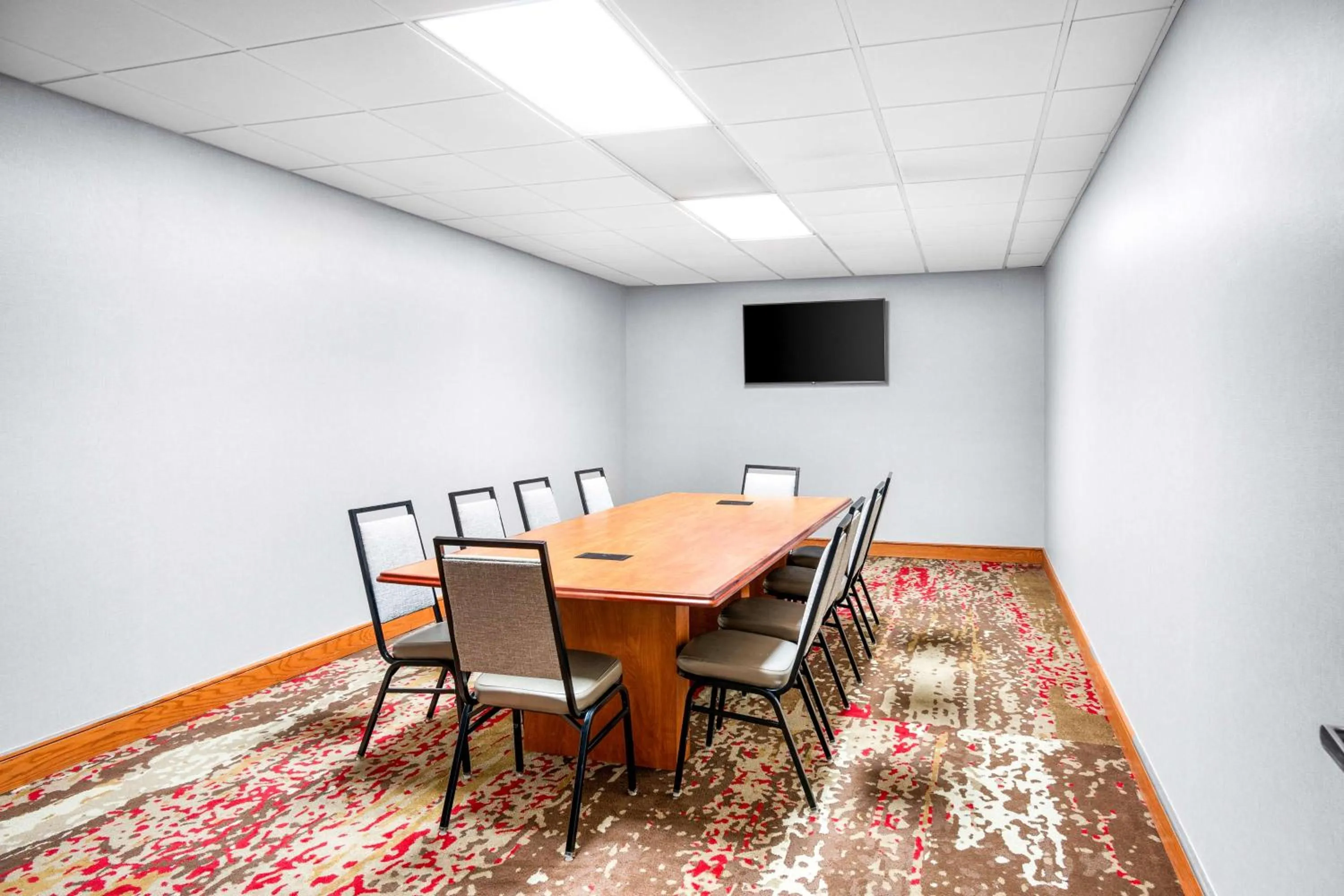 Meeting/conference room in Hampton Inn Grand Rapids/North