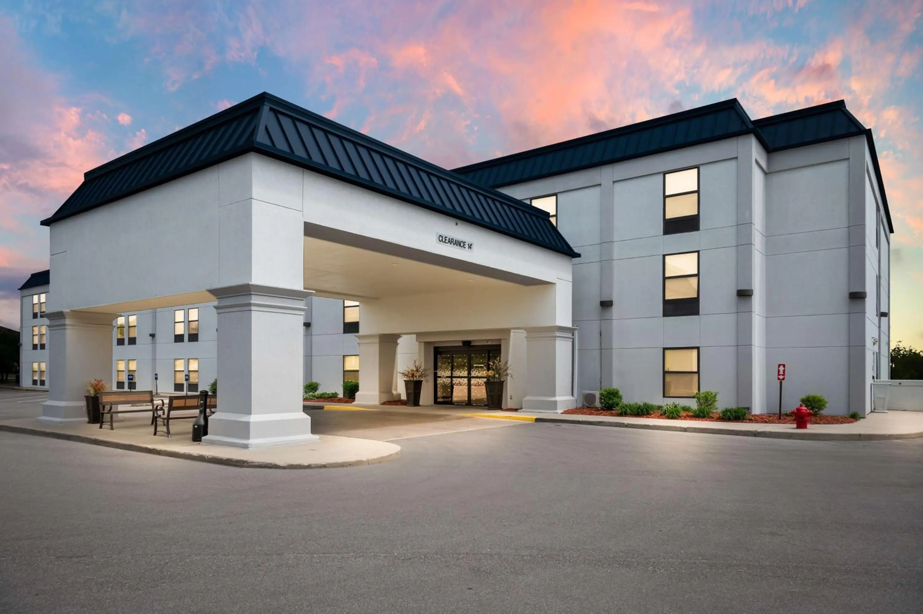 Property building in Hampton Inn Grand Rapids/North