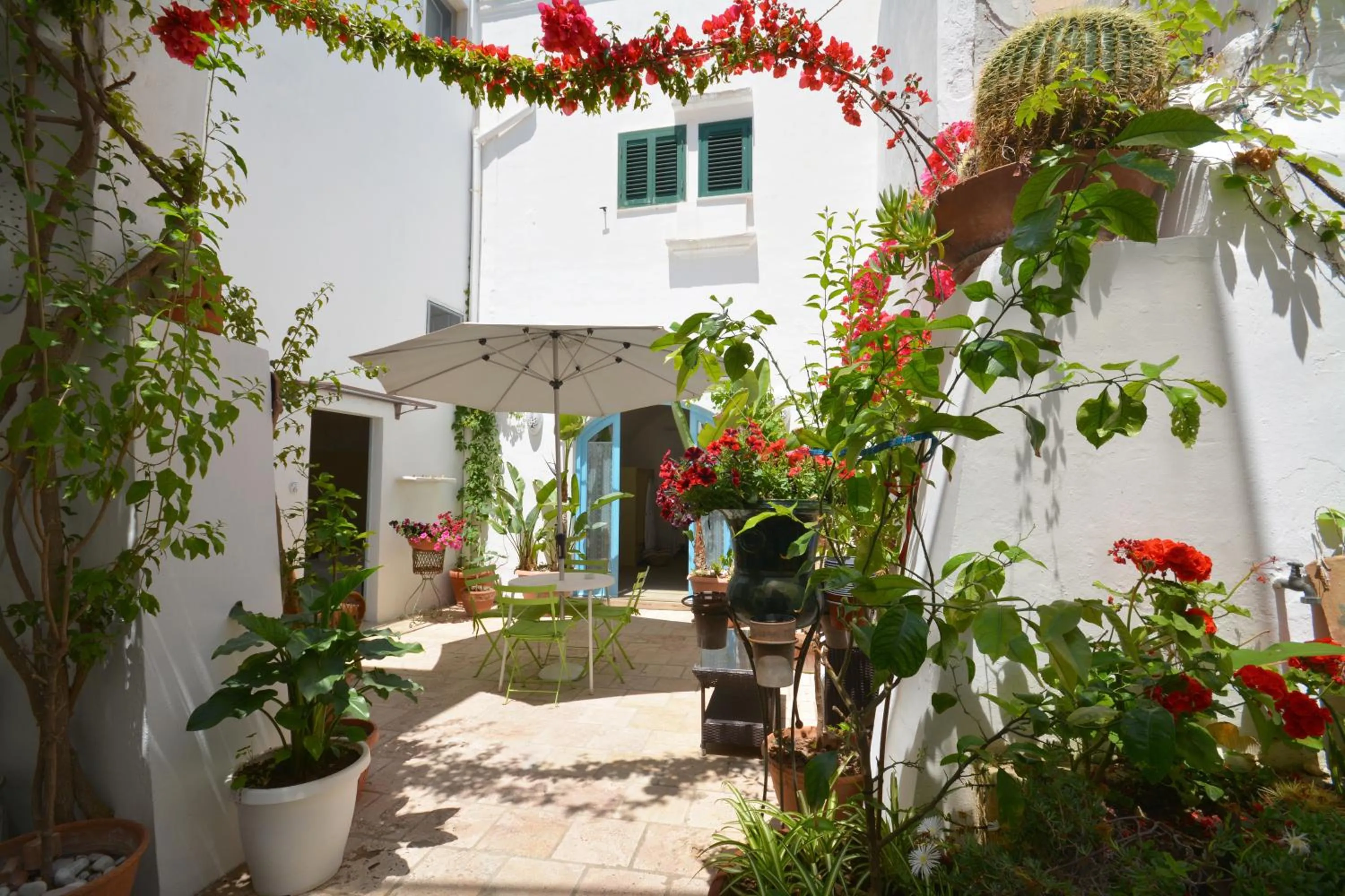 Patio in B&B Palazzo del Capitolo - By I Bastioni San Domenico