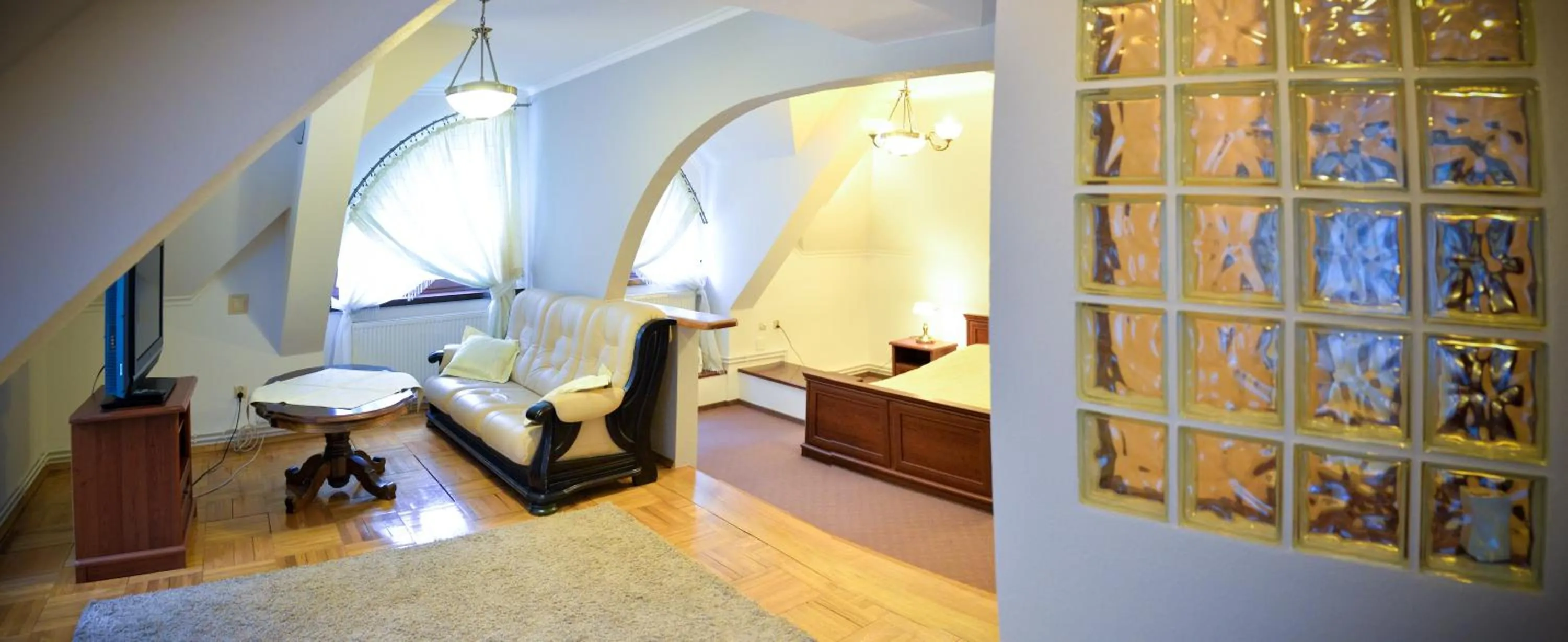 Photo of the whole room in Hotel Artis