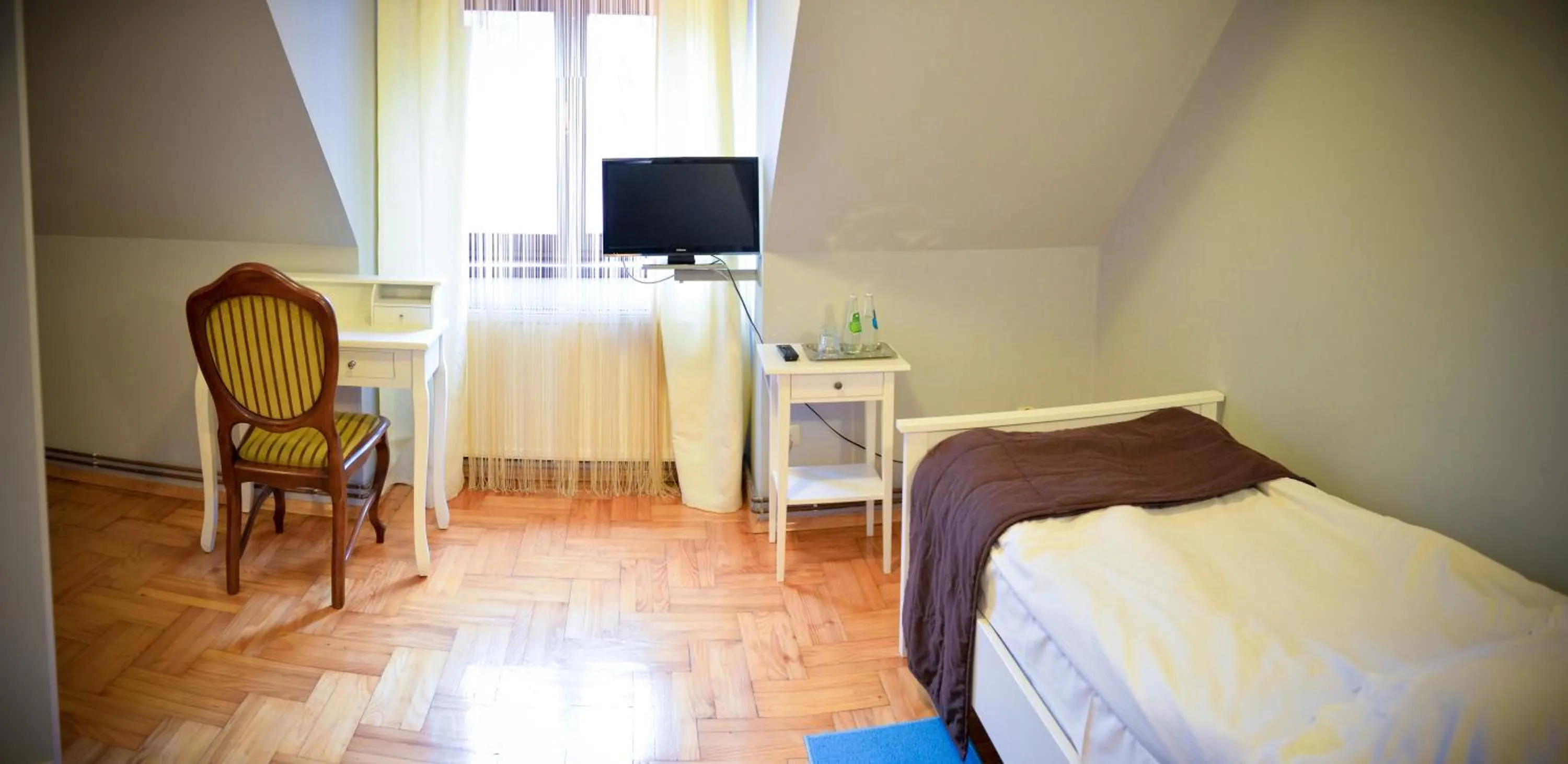 Photo of the whole room, Bed in Hotel Artis