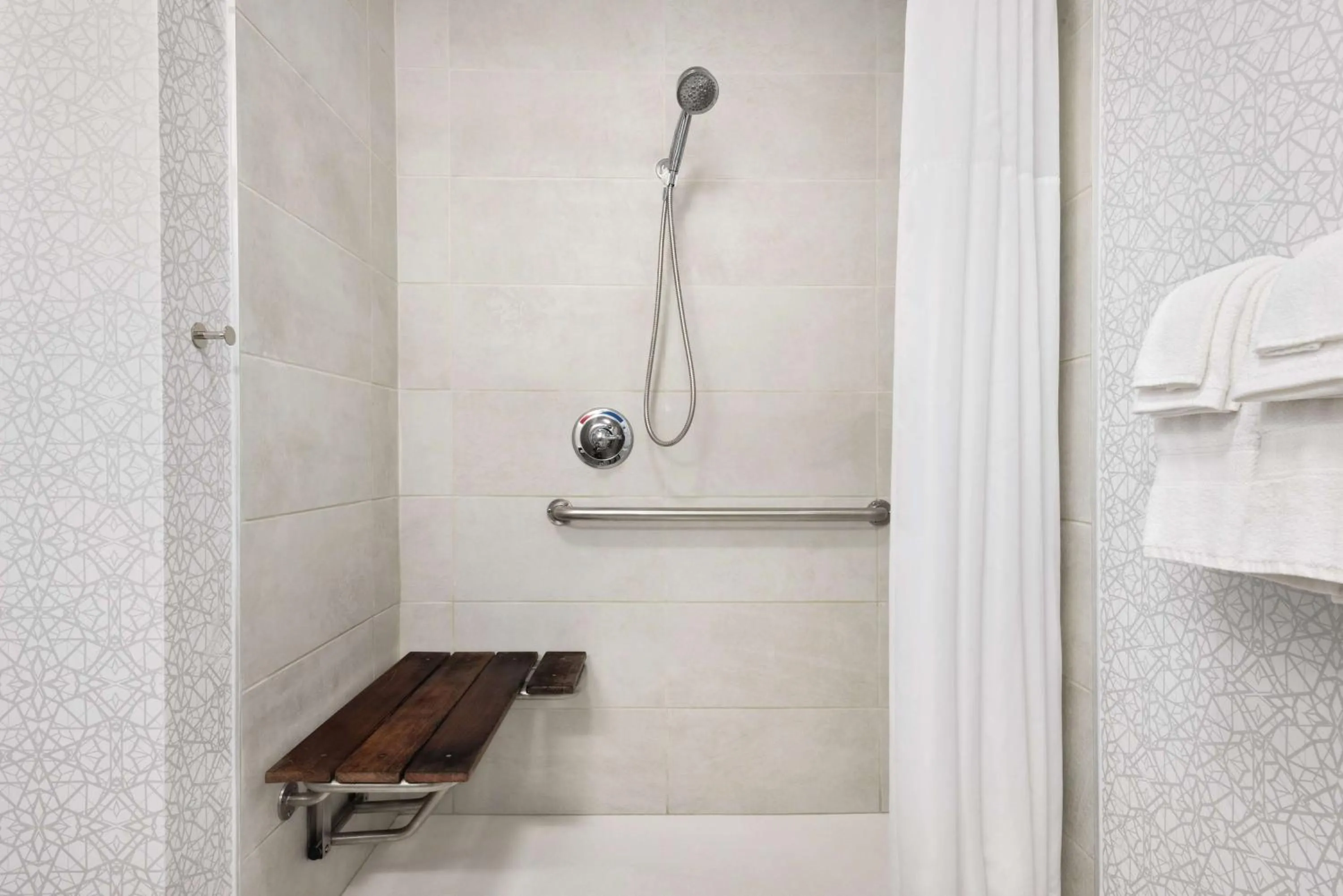 Bathroom in Hampton Inn & Suites Fort Wayne-North