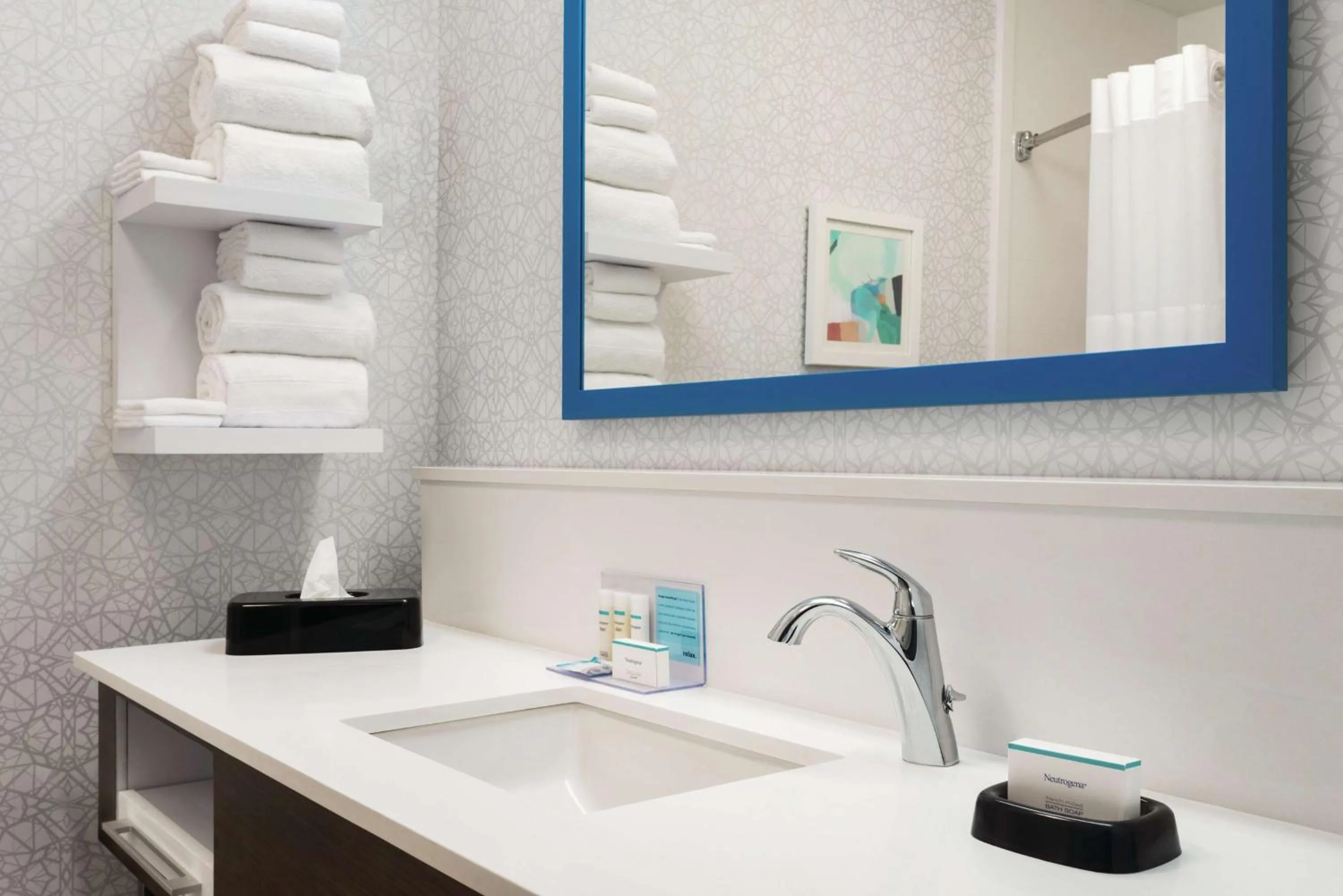 Bathroom in Hampton Inn & Suites Fort Wayne-North