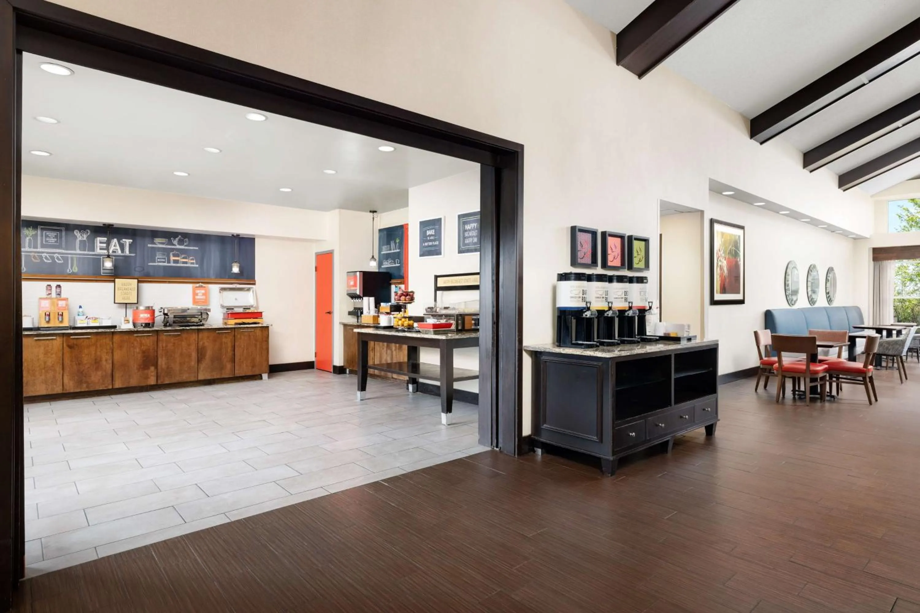 Breakfast in Hampton Inn & Suites Fort Wayne-North