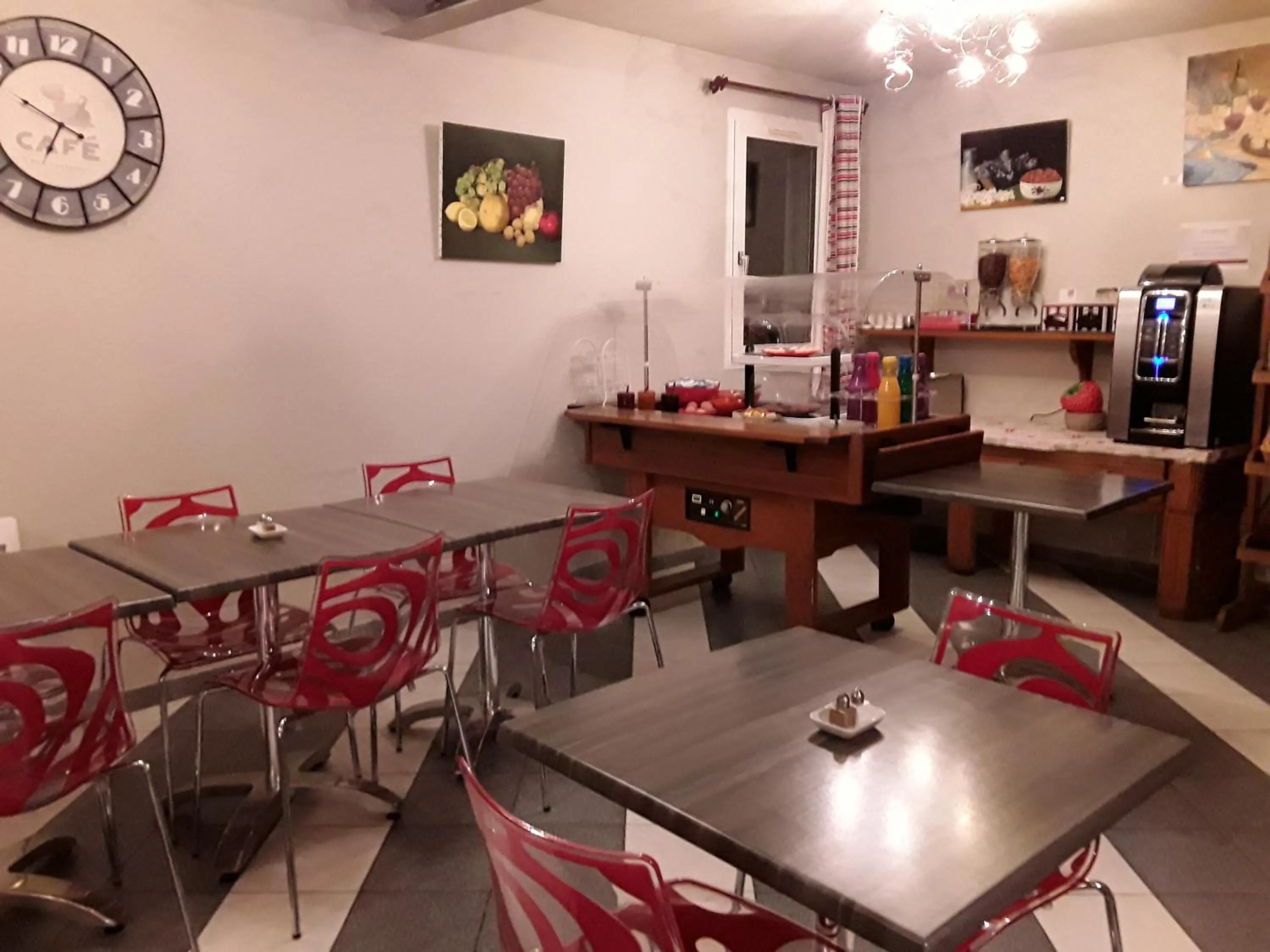 Food in La Grange de Marie