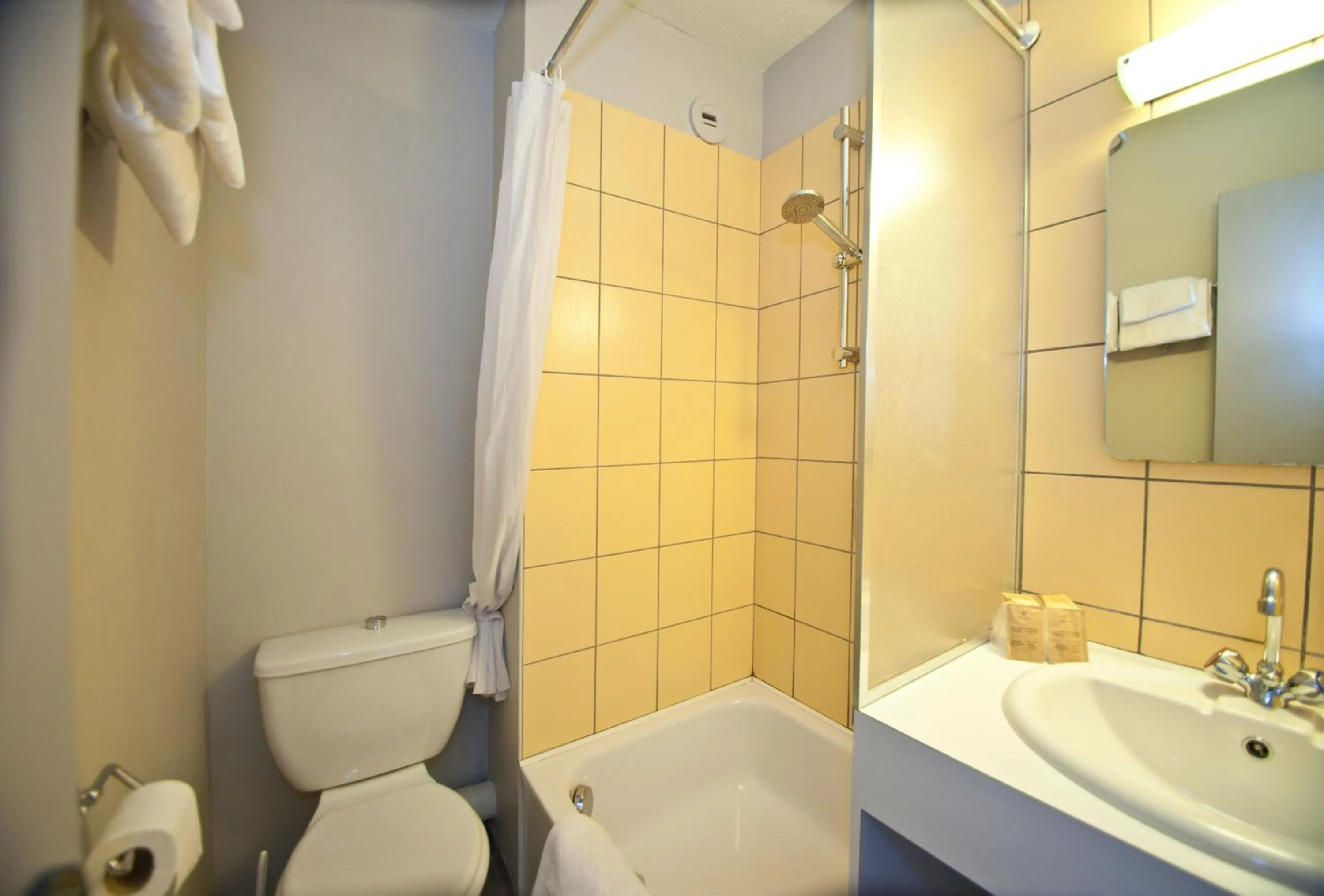 Shower in La Grange de Marie