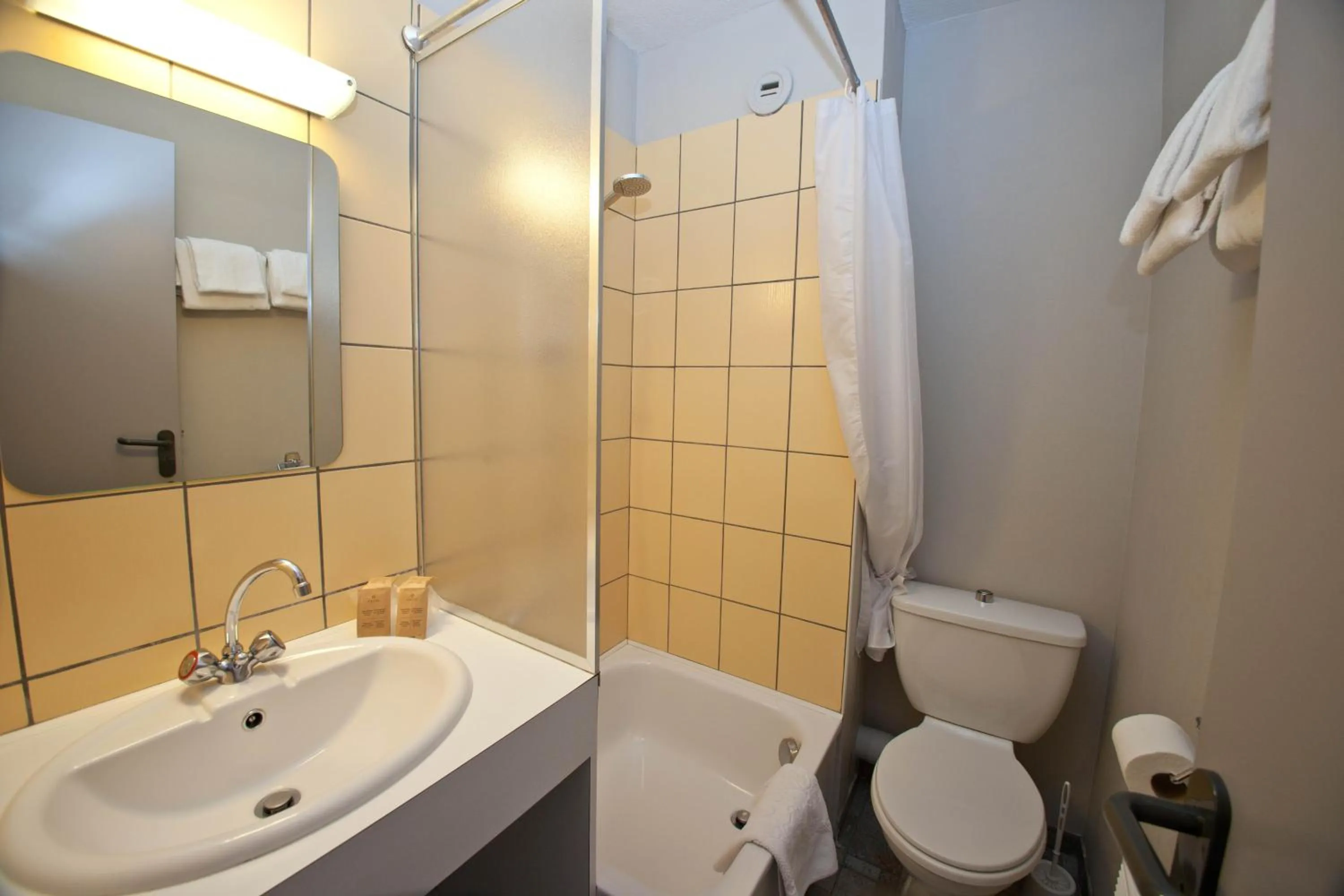 Shower in La Grange de Marie