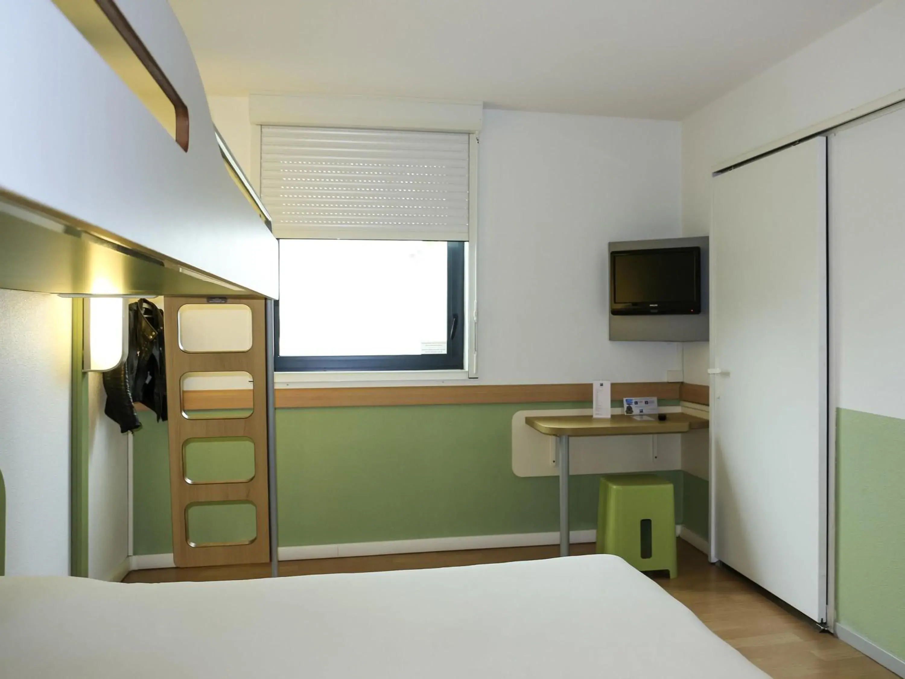 Triple Room in ibis budget Castelnaudary - A61 Triple Room in ibis budget Castelnaudary - A61