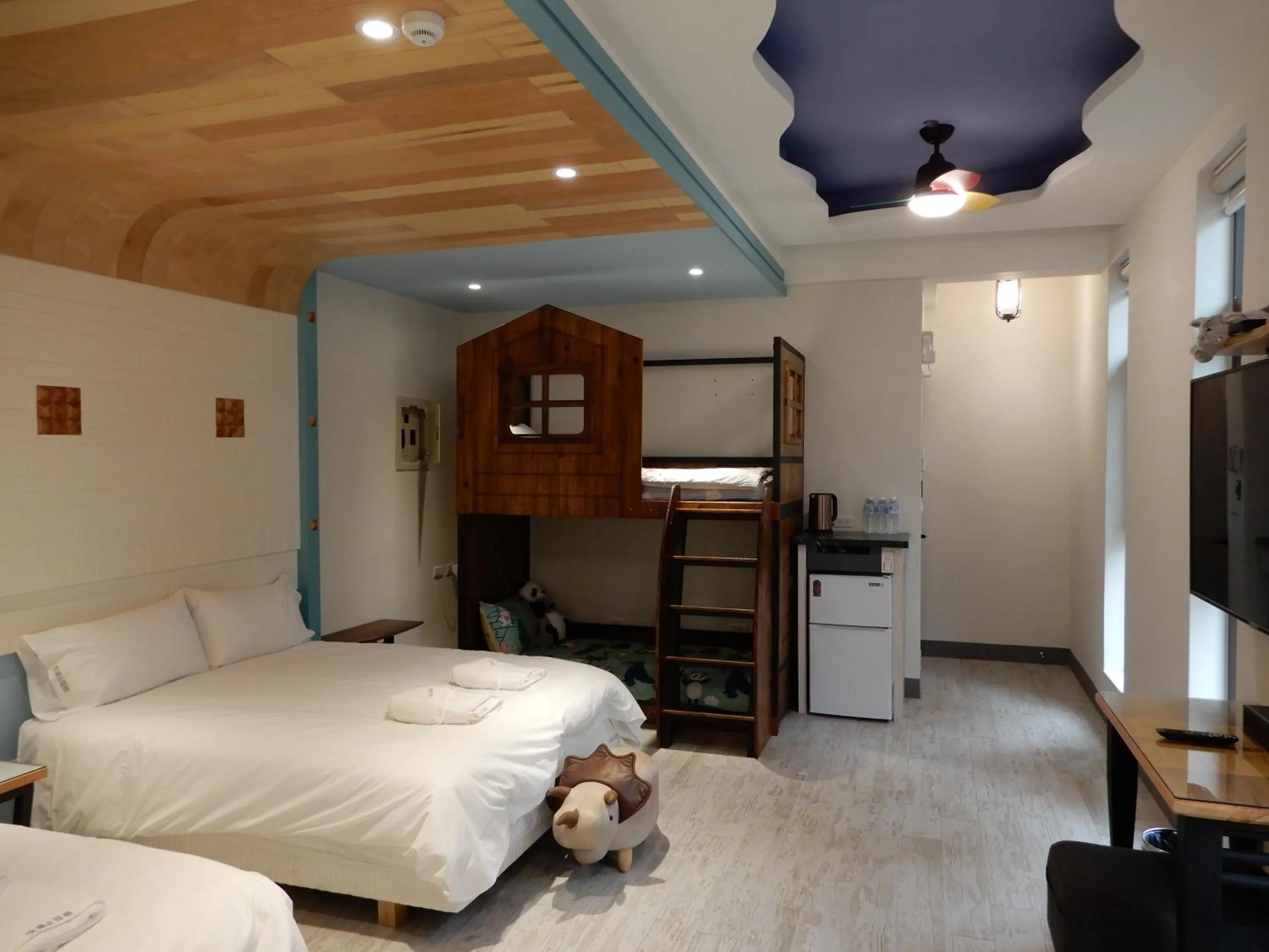 Photo of the whole room, Bed in Happy Wing Guesthouse